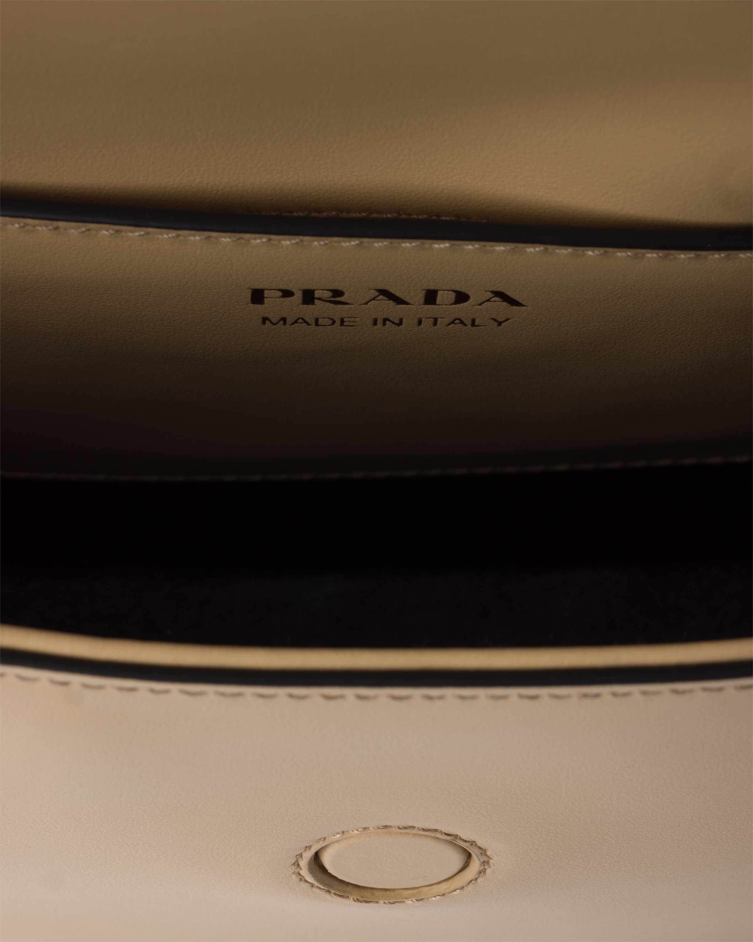 Prada Arqué leather shoulder bag with flap - 4