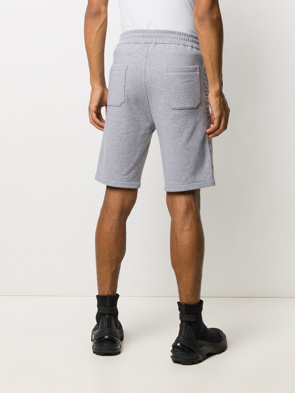 logo embossed bermuda shorts - 4