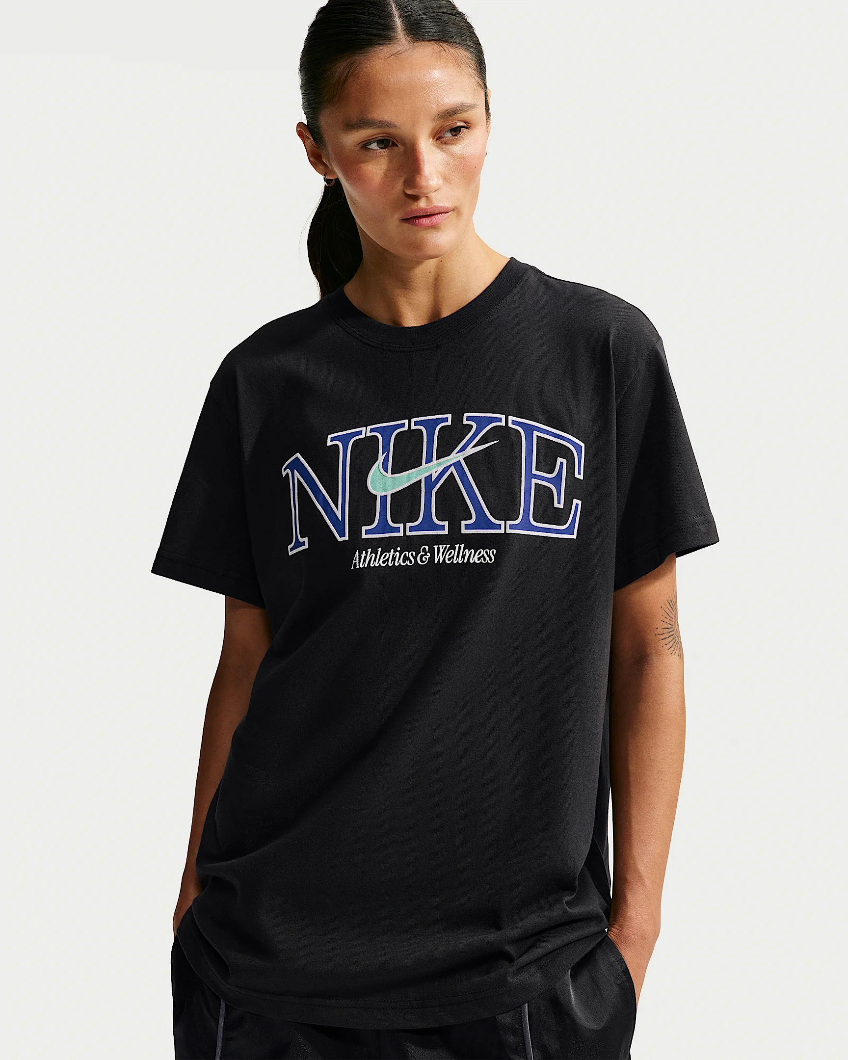 Nike Sportswear Classic Women's Oversized T-Shirt - 1