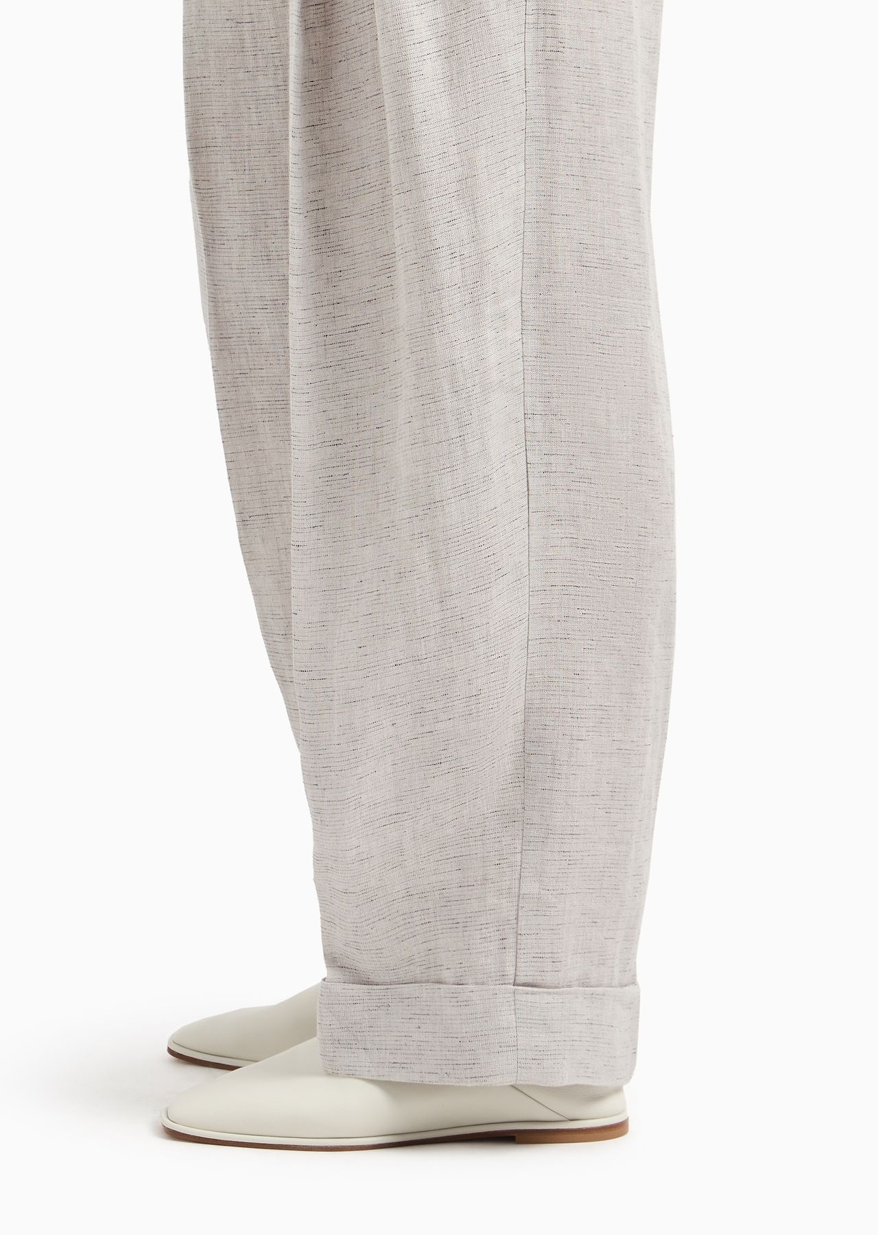 Faded linen trousers with darts and turn-ups - 5