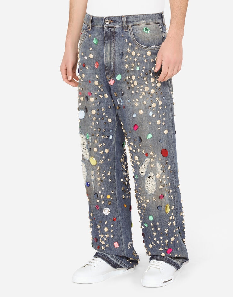 Oversize blue wash jeans with crystal and stud embellishment - 4