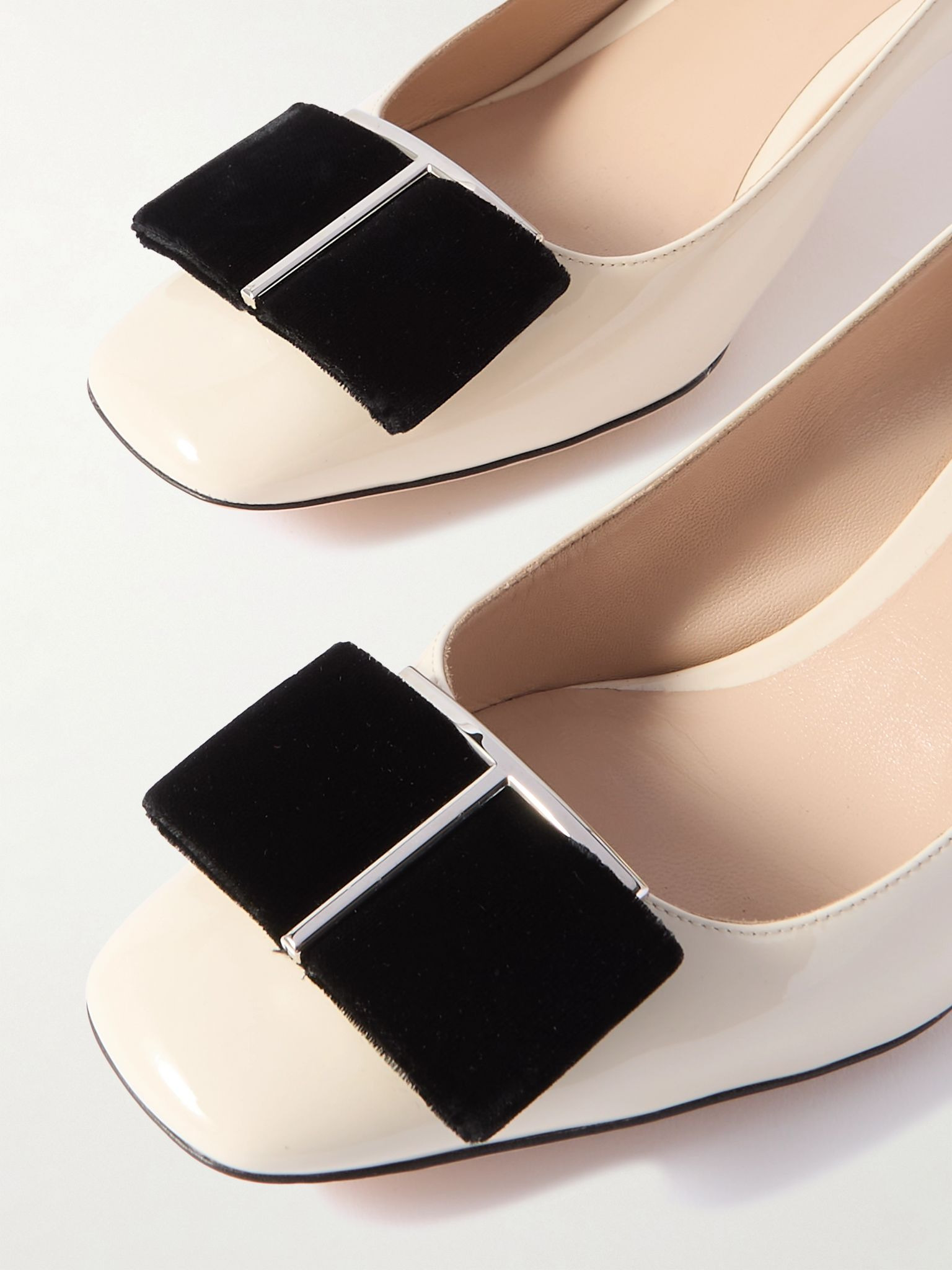 Audrey embellished velvet-trimmed patent-leather pumps Ivory - 4