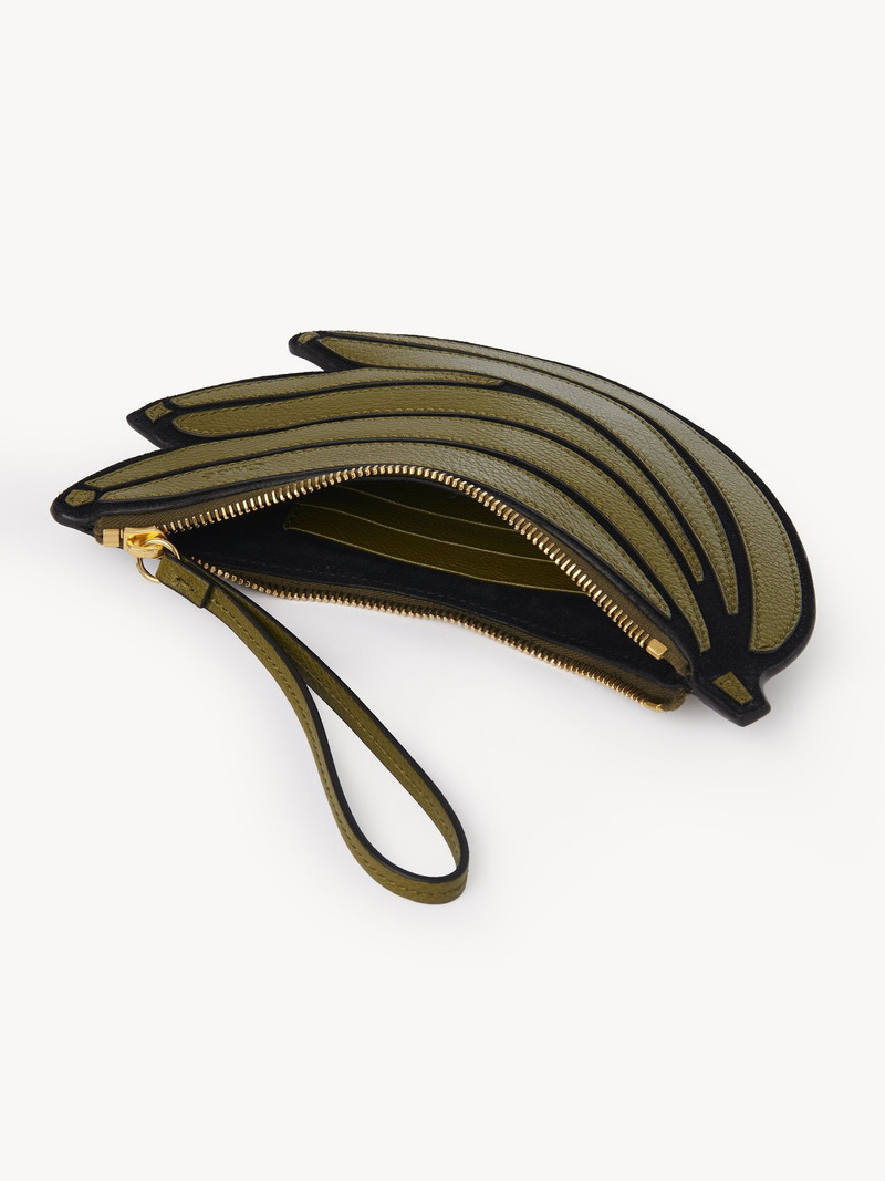 Chloé BANANA FLAT POUCH IN GRAINED LEATHER outlook