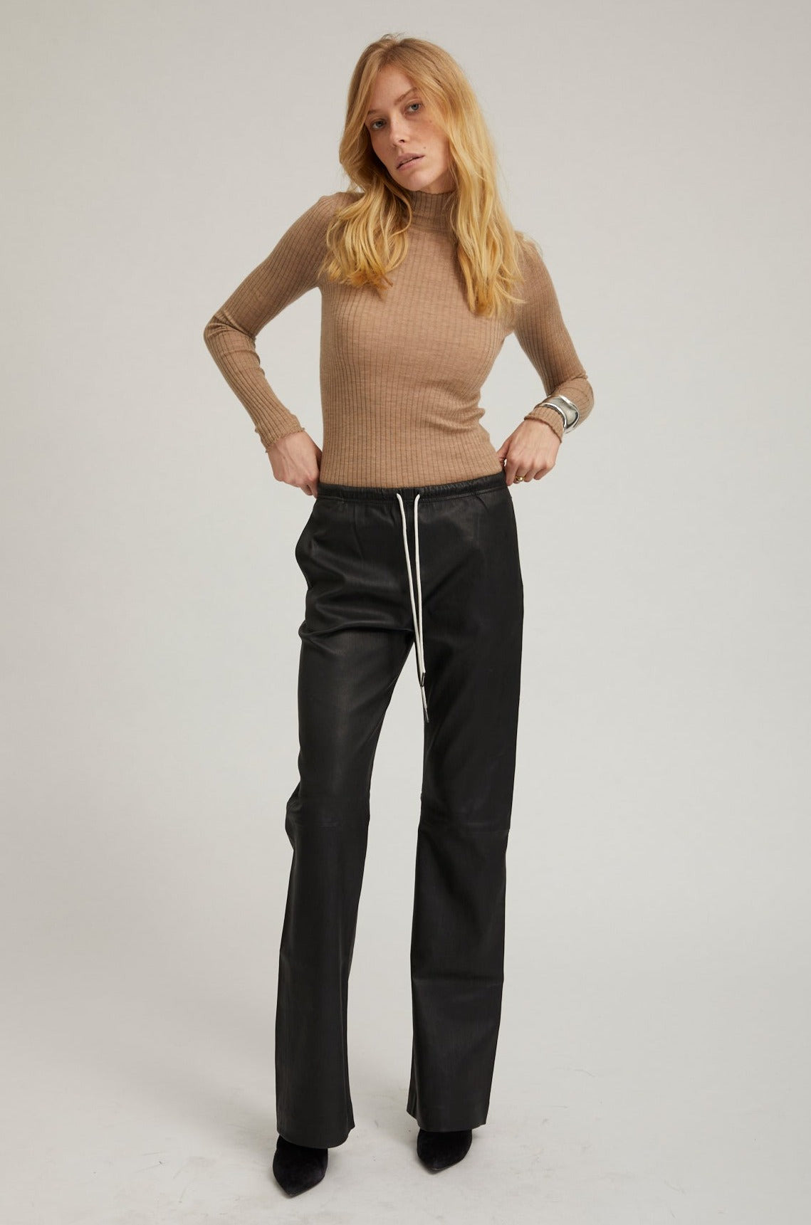 CAMEL CASHMERE MOCK NECK - 4