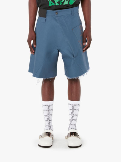 JW Anderson TWISTED CHINO SHORTS outlook