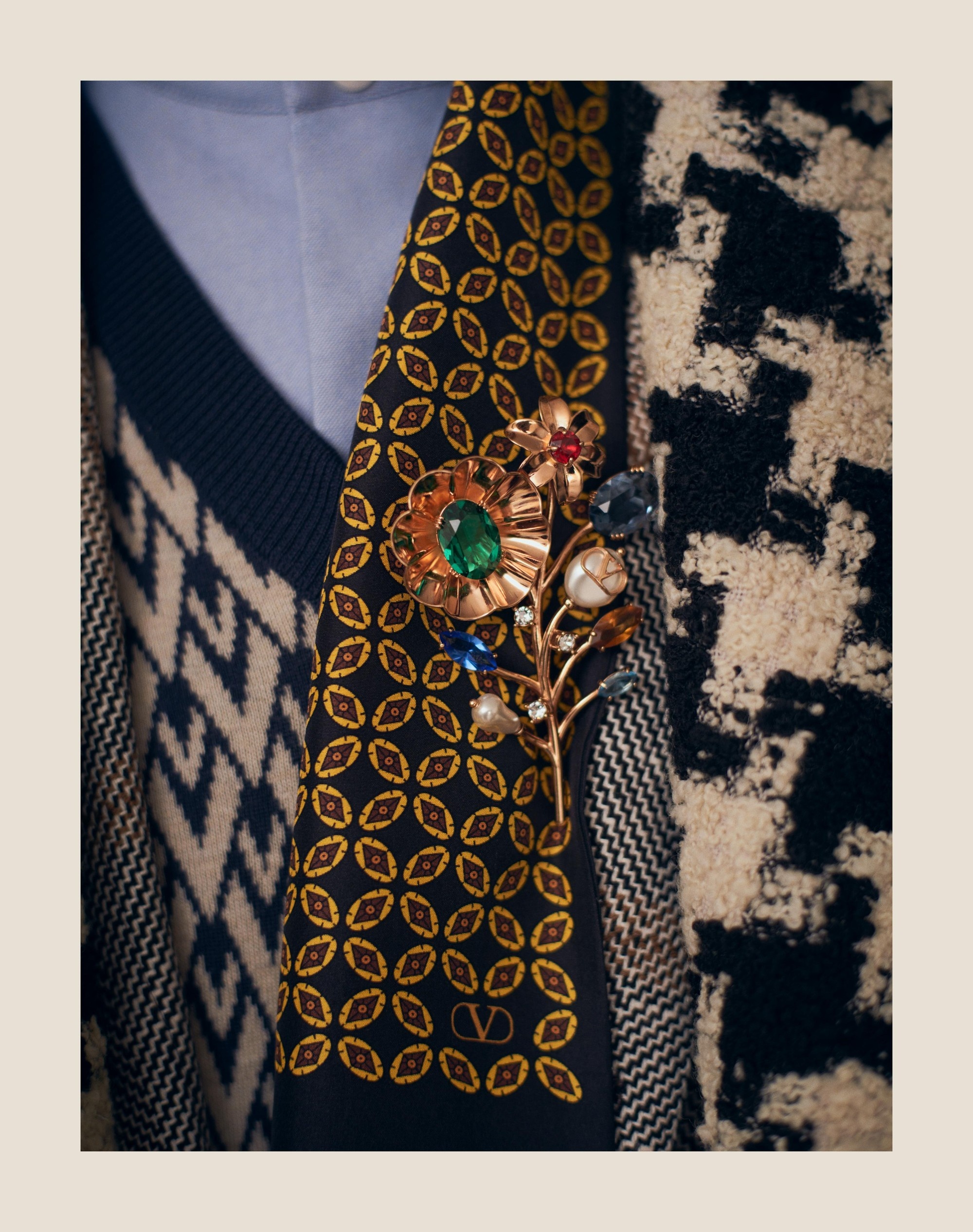 VALENTINO GARAVANI PAPIER FLORAL BROOCH IN METAL, BEADS AND SWAROVSKI® CRYSTALS - 6