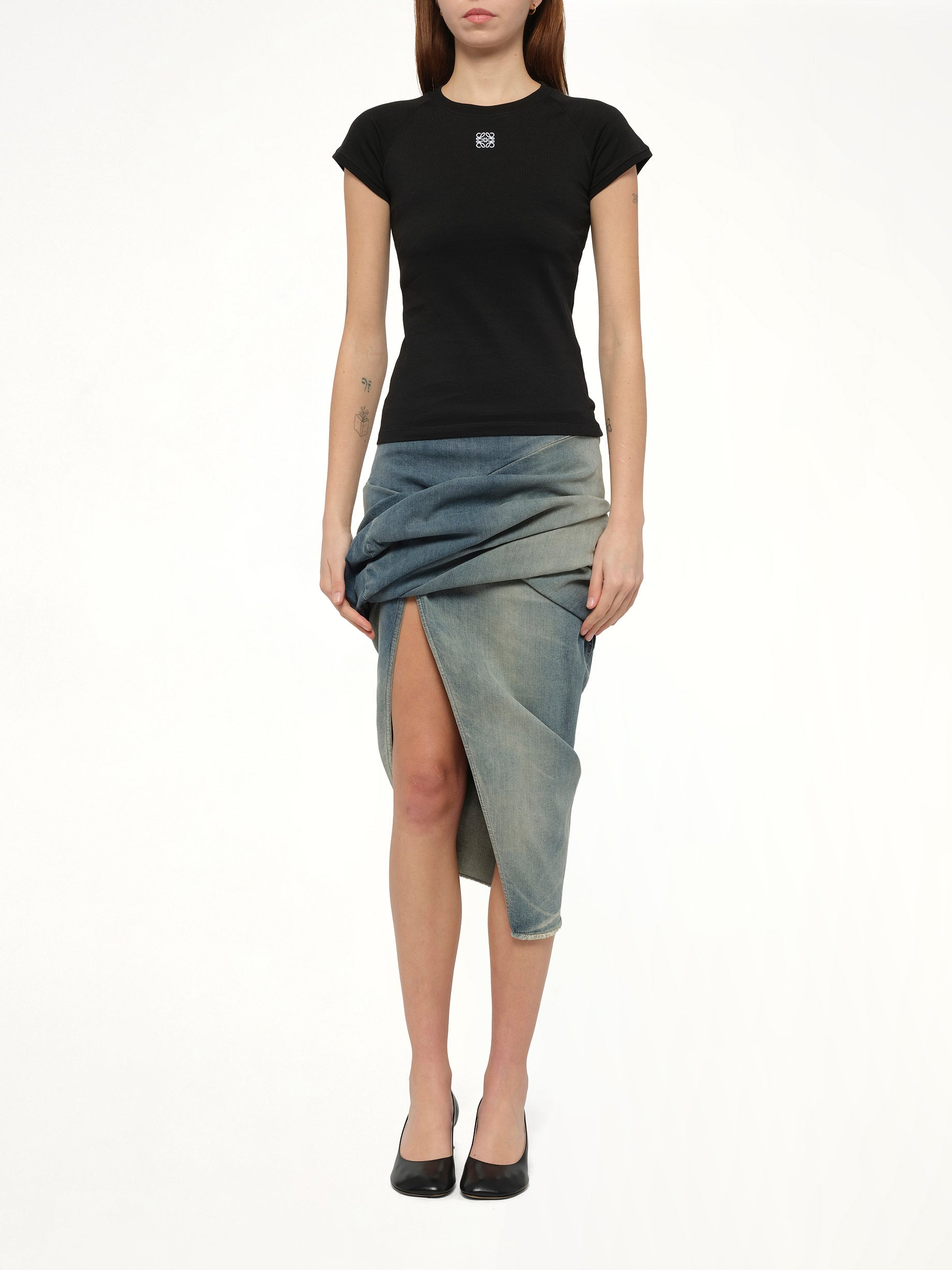 Small Fit T-Shirt in Black - 7