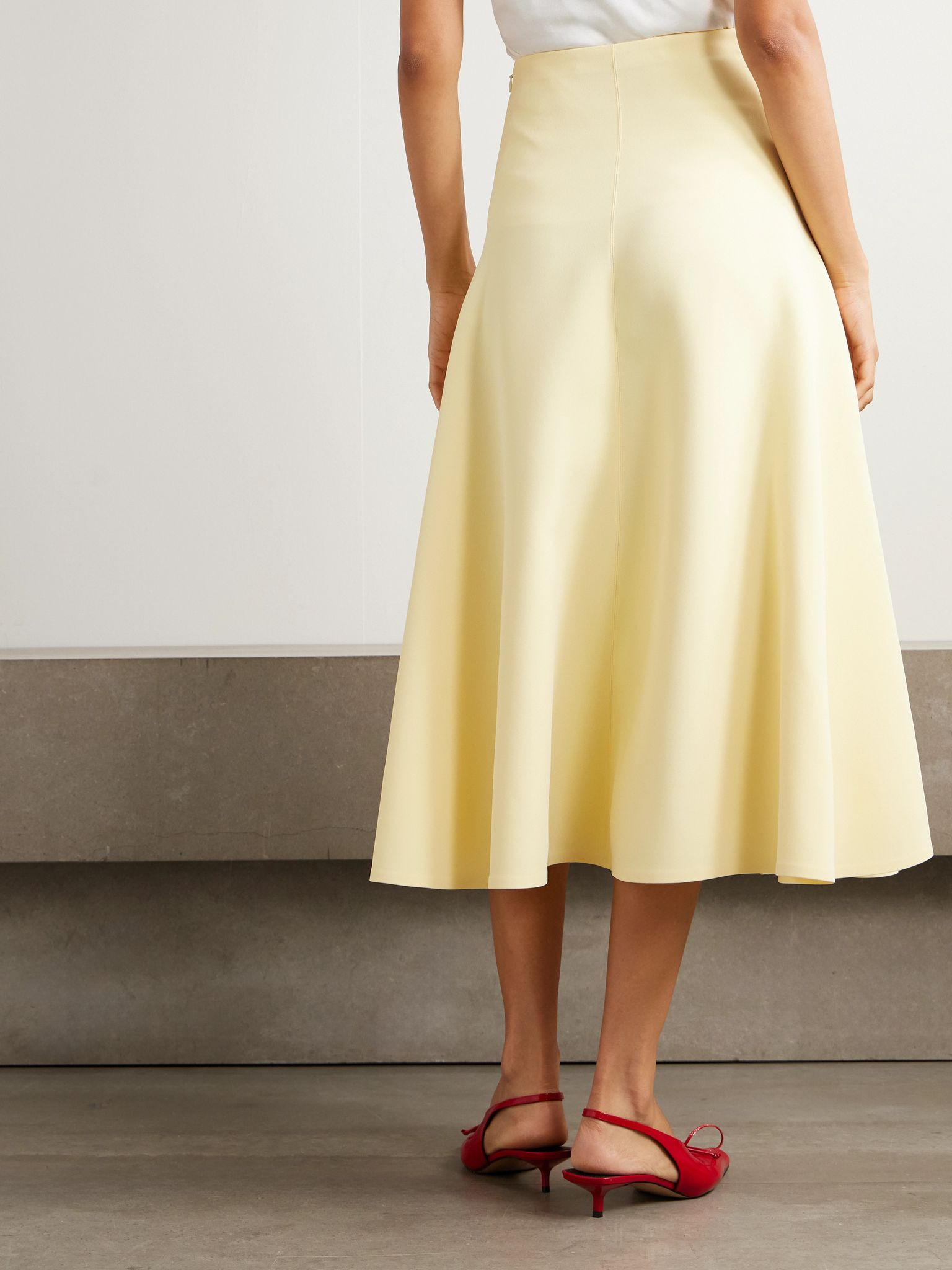 Triangle paneled crepe midi skirt Pastel yellow - 4