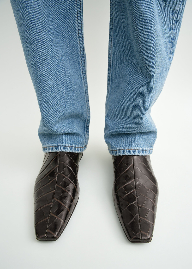 Totême Zipped croco-embossed chelsea boots dark brown outlook