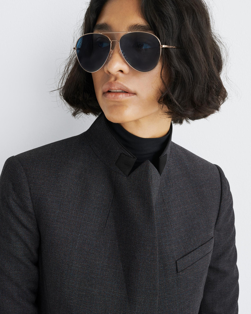 Paloma Japanese Wool Blazer
Classic Fit 6