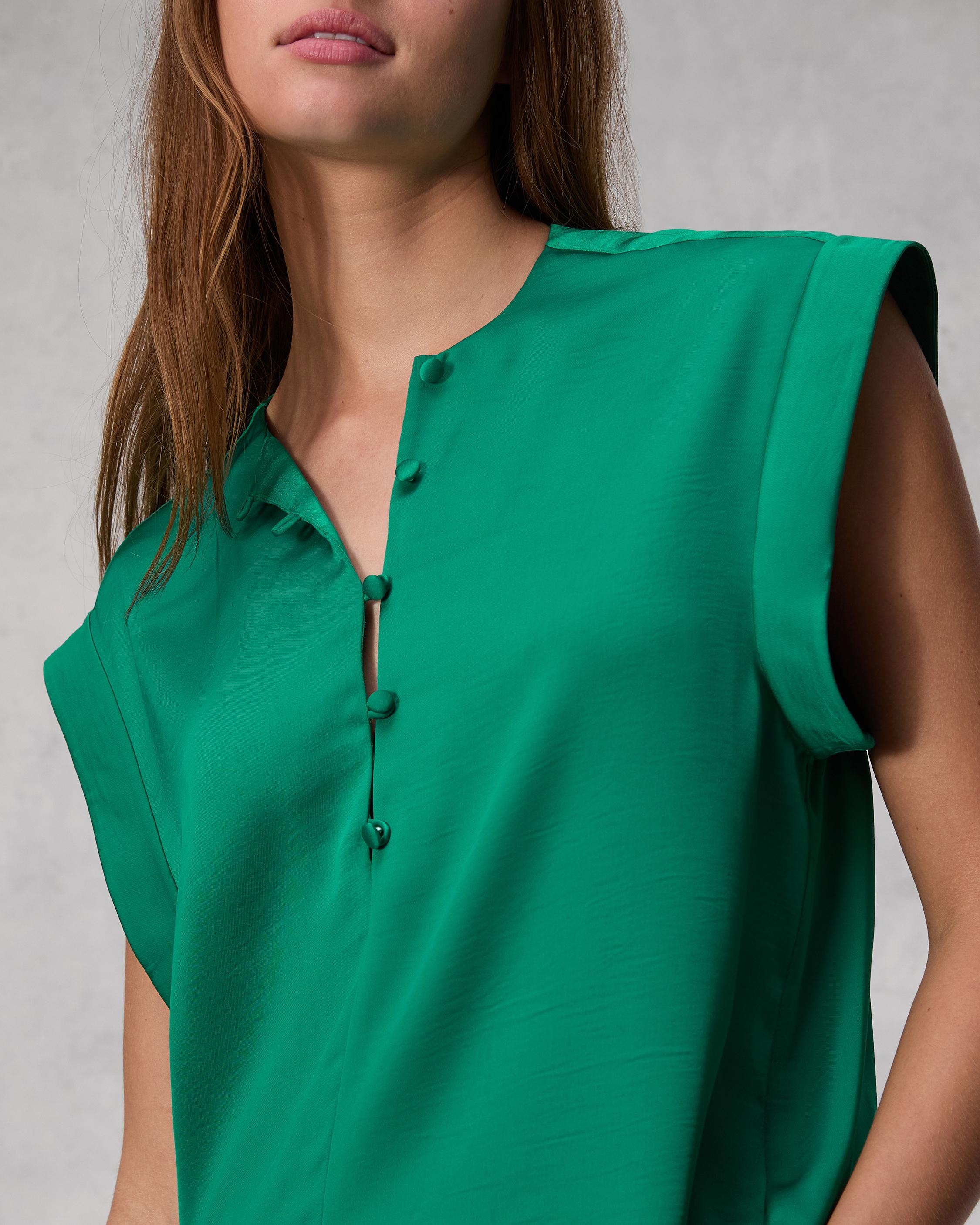 Maple Satin Top
Classic Fit - 6