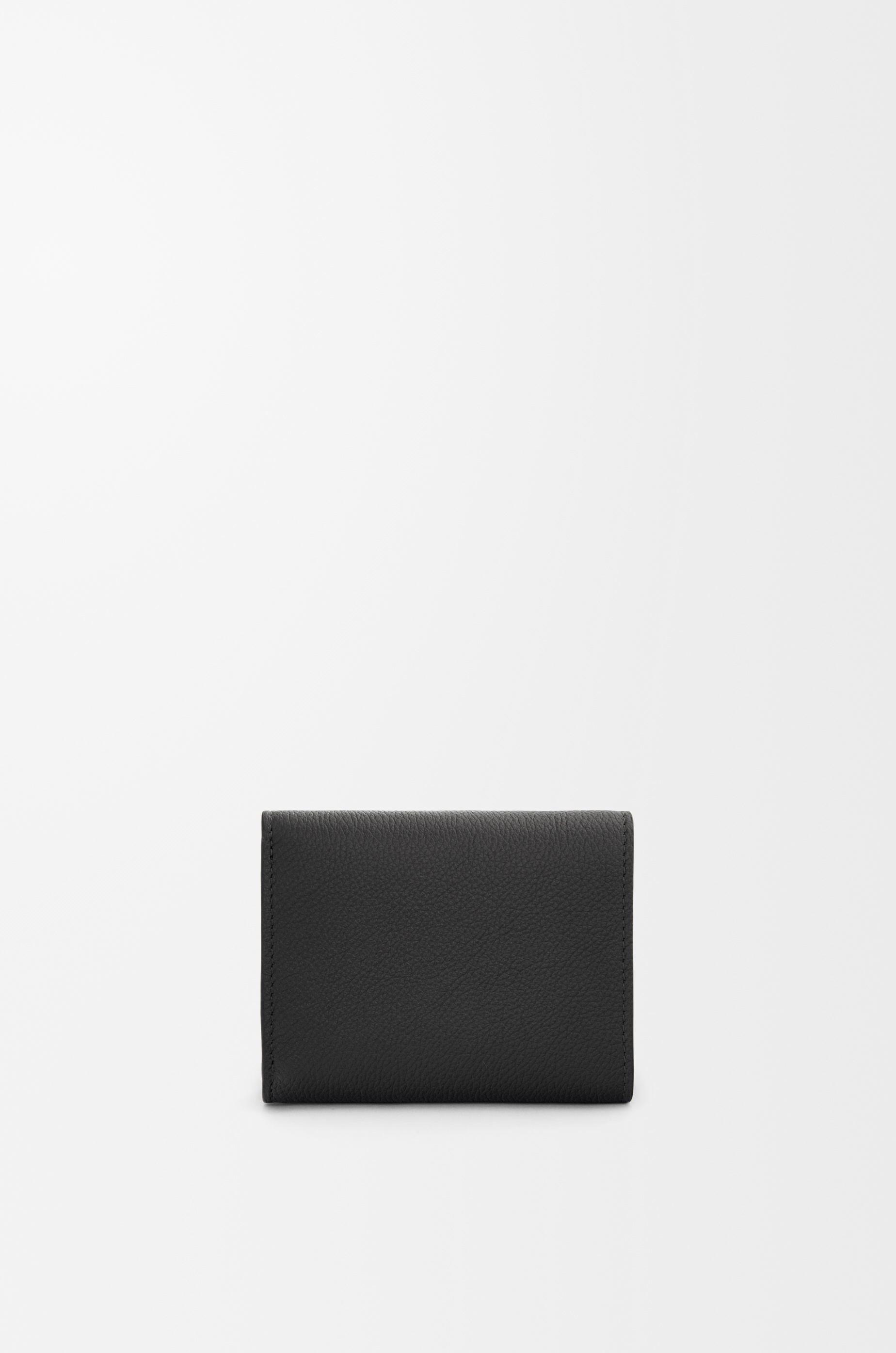Pebble trifold wallet in pebble grain calfskin - 5