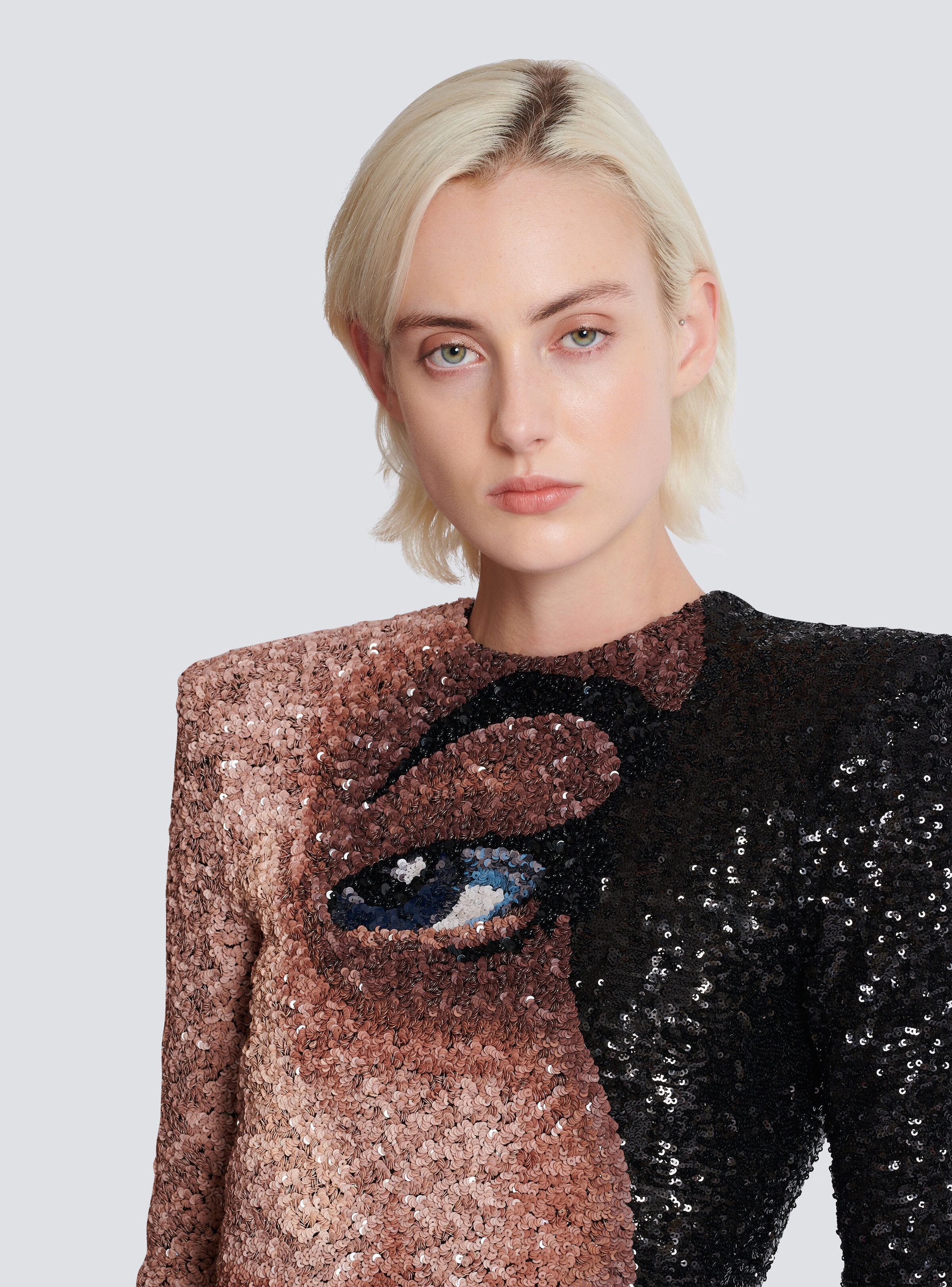 Short embroidered dress with Face motif - 8