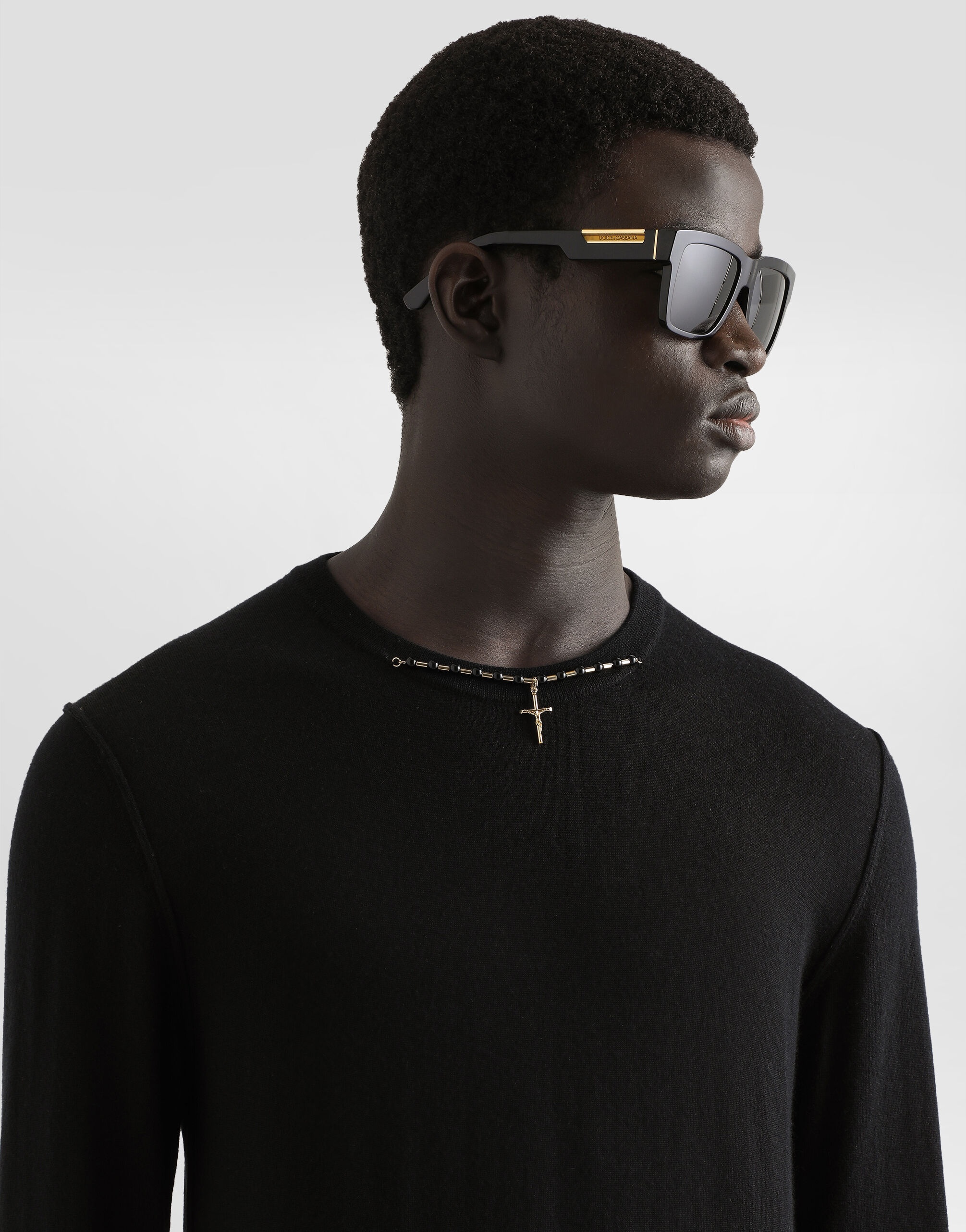Round-neck cashmere sweater with bejeweled detailing - 4