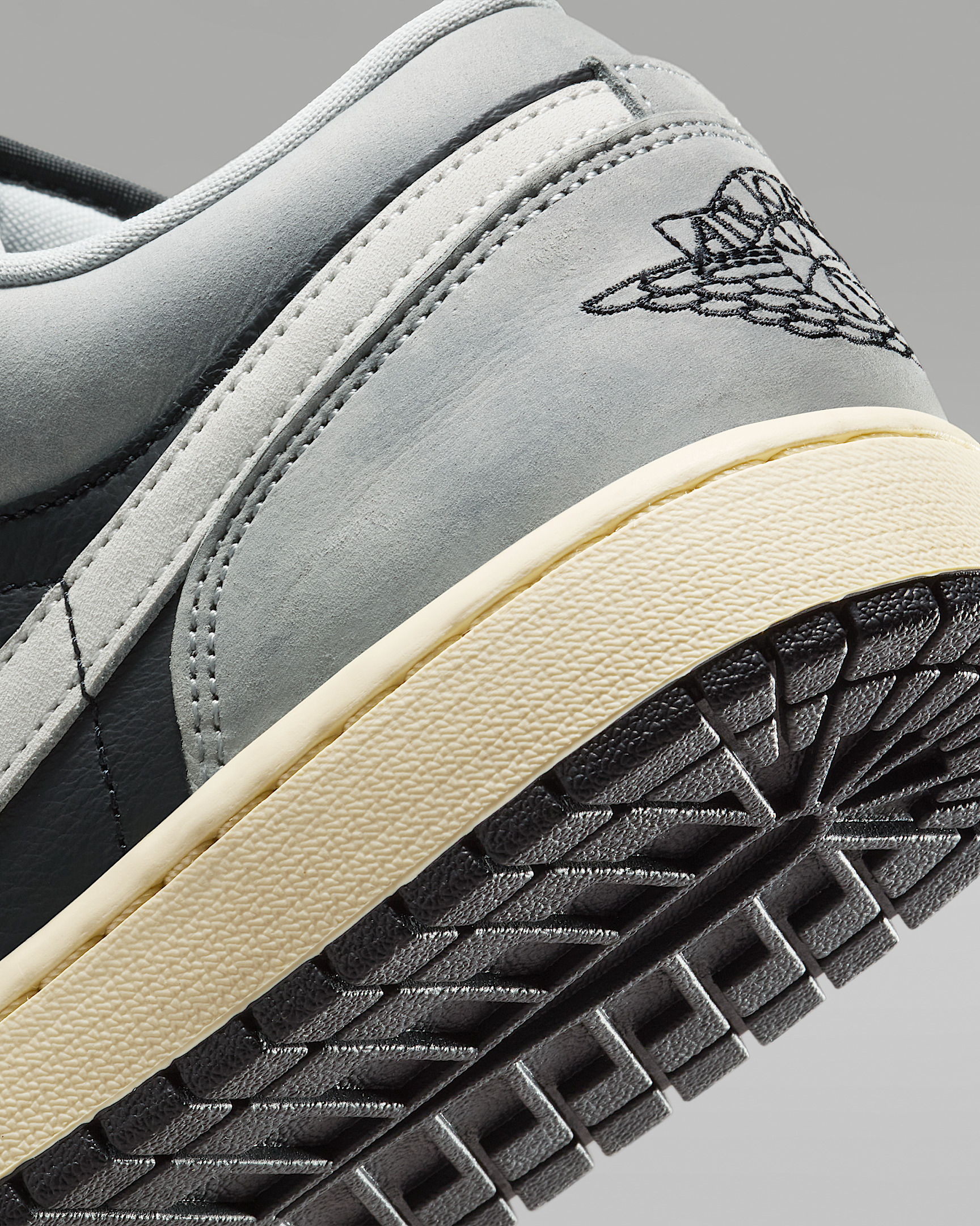 Air Jordan 1 Low SE Men's Shoes - 8
