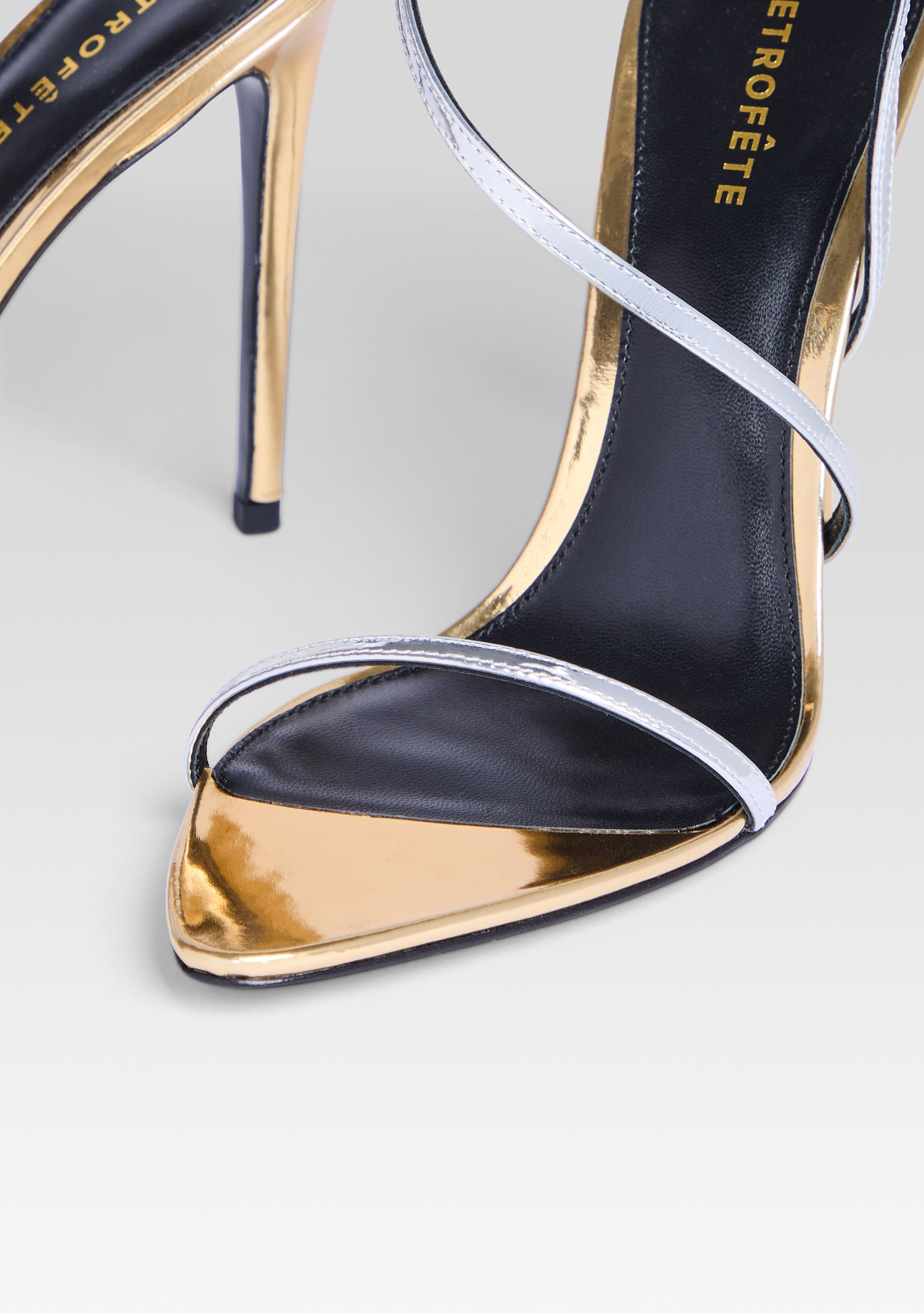 NAOMI SANDAL - 4