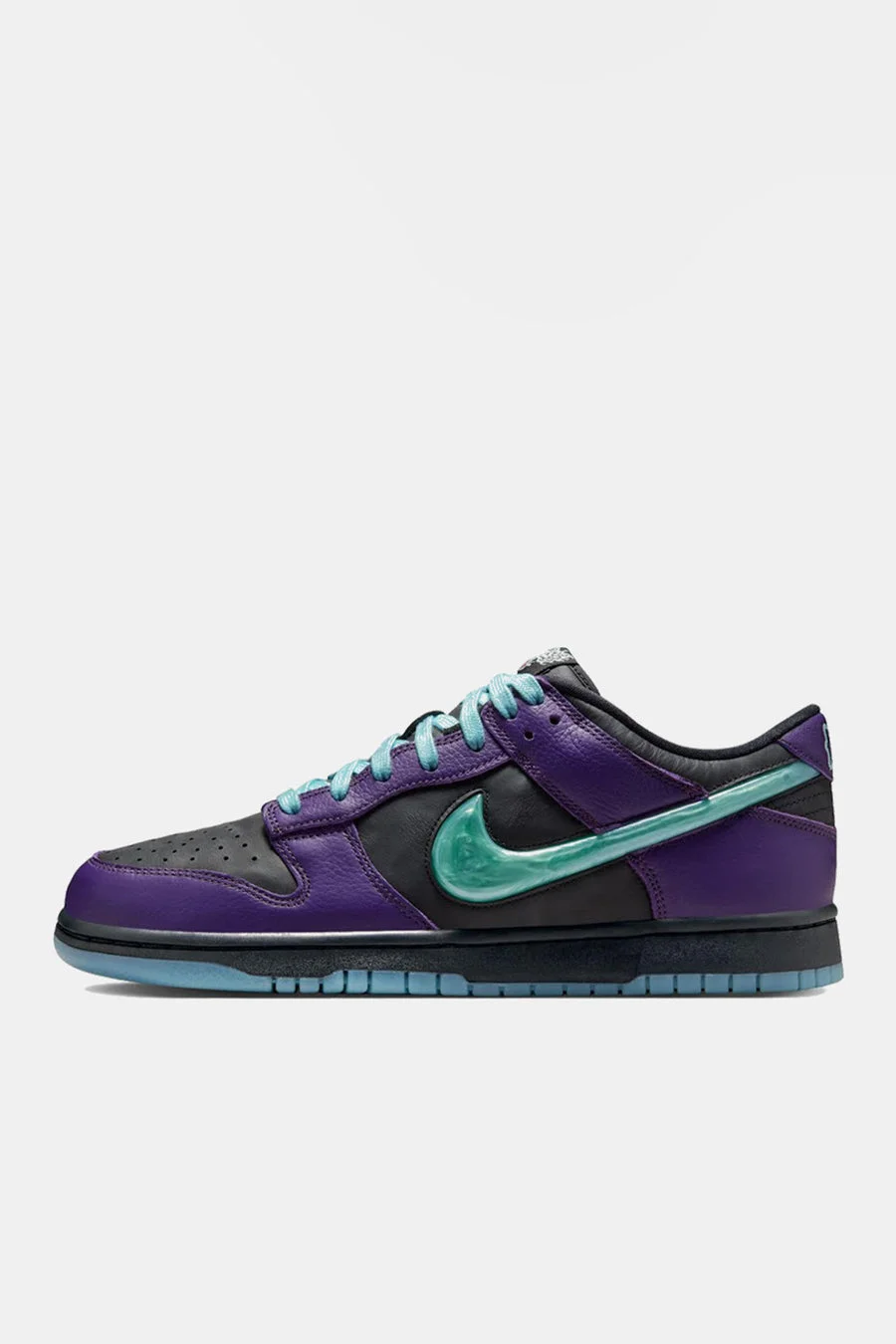 Dunk Low Retro Limited Sneaker in Black/Artisan Teal/Grand Purple - 1