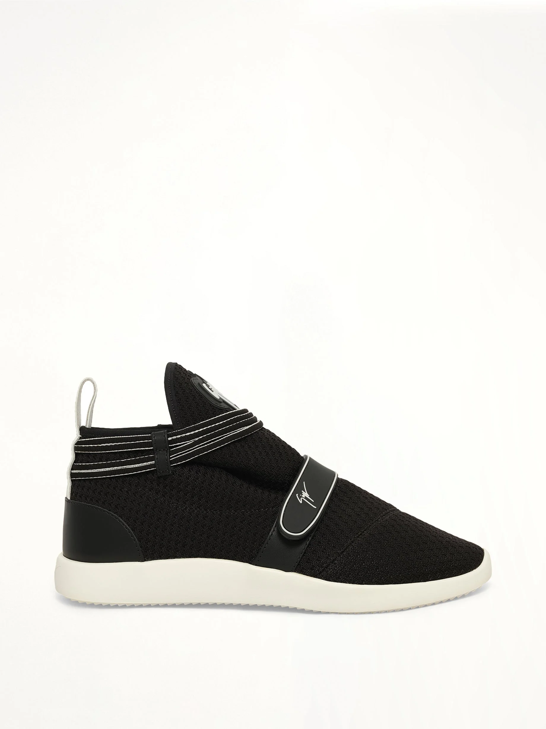 Isterica Str Sneaker in Black - 1