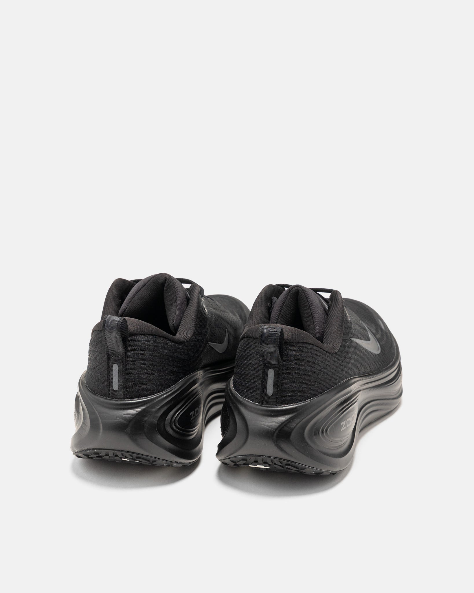 Vomero Plus Black/Dk Smoke Grey - 3