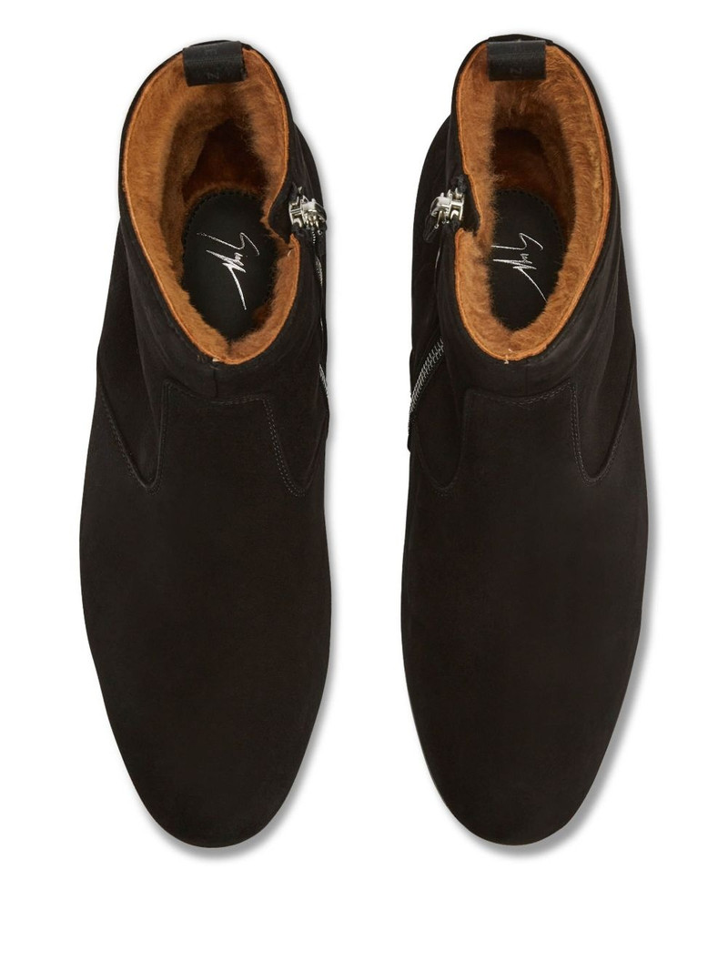Ron boots 4