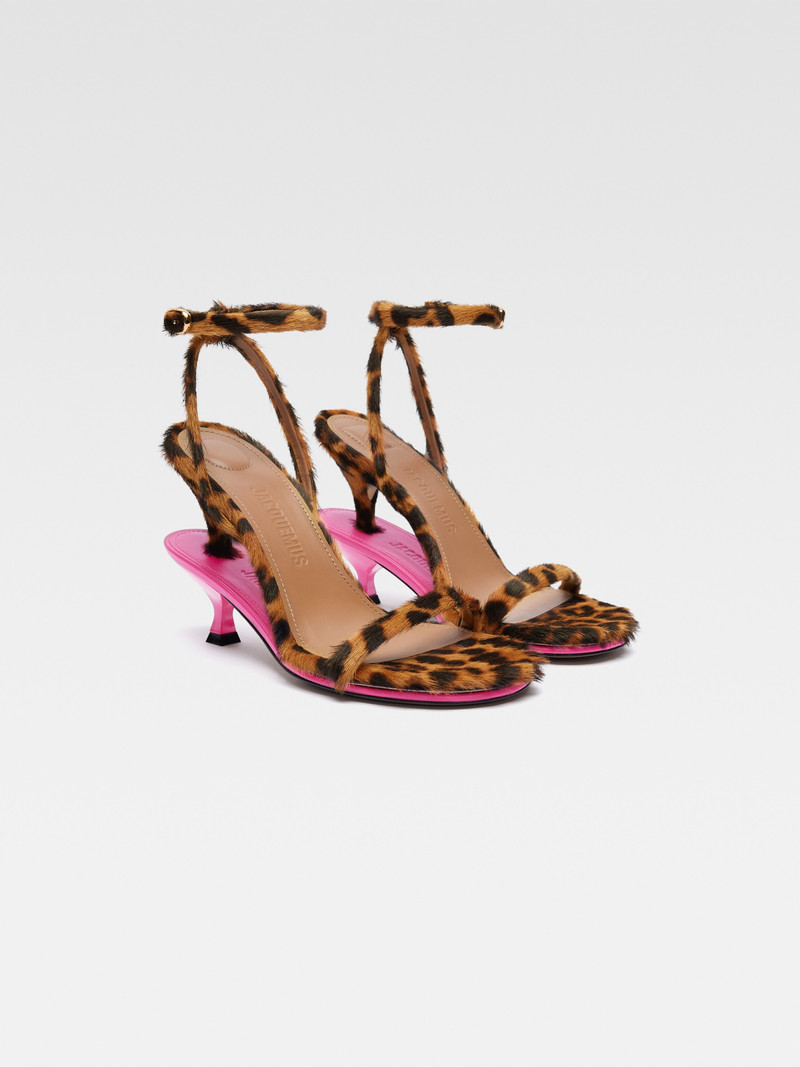 JACQUEMUS Les doubles sandales outlook