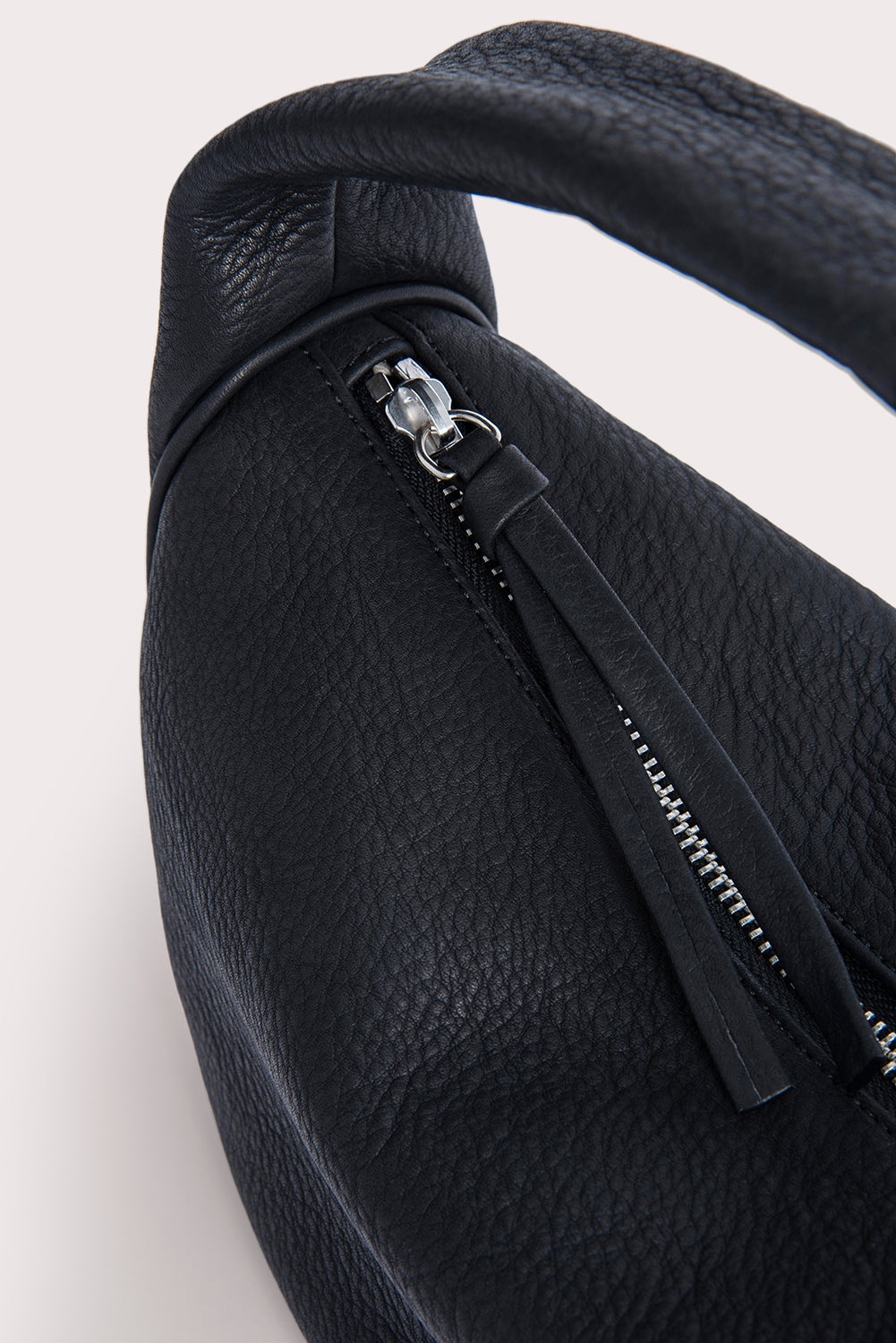 CUSH BLACK FLAT GRAIN LEATHER - 3