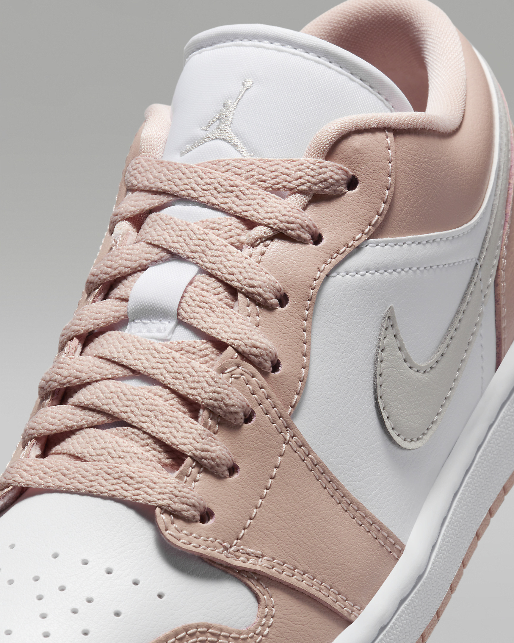 Air Jordan 1 Low Women's Shoes - 7