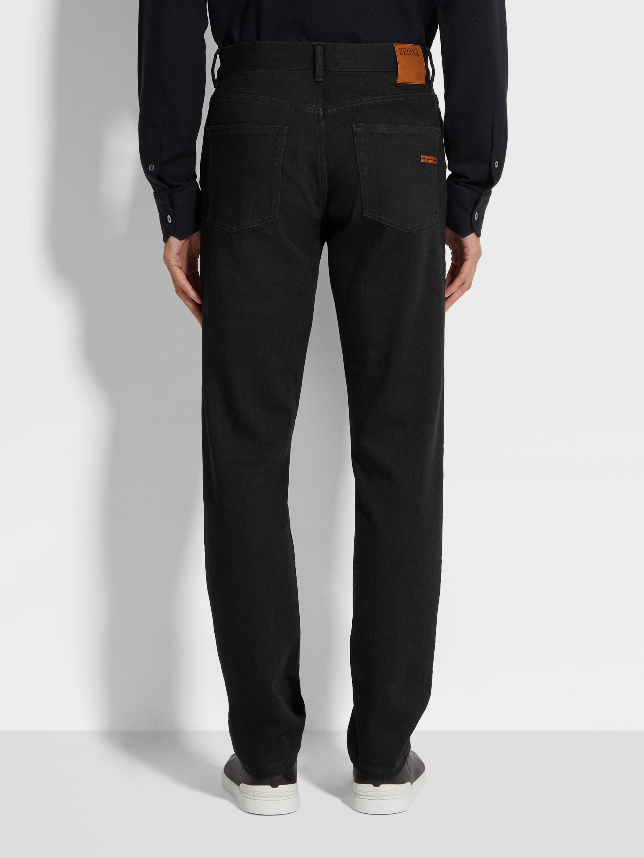 BLACK RINSE-WASHED STRETCH COTTON ROCCIA JEANS - 5