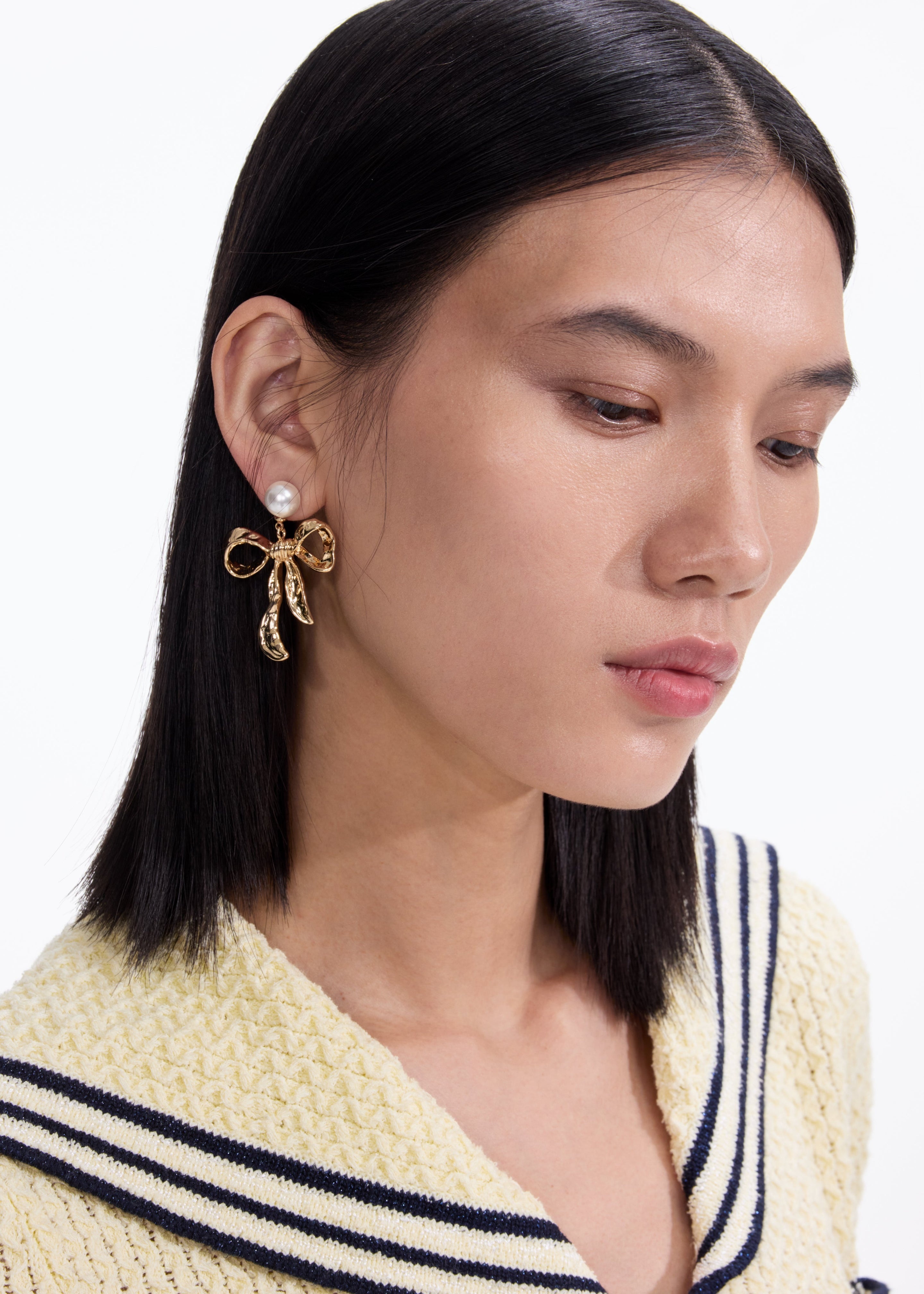 Mottled Gold Bow Earrings - 3