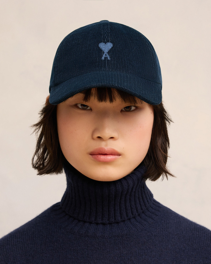 AMI Paris TONAL AMI DE COEUR EMBROIDERY CAP outlook