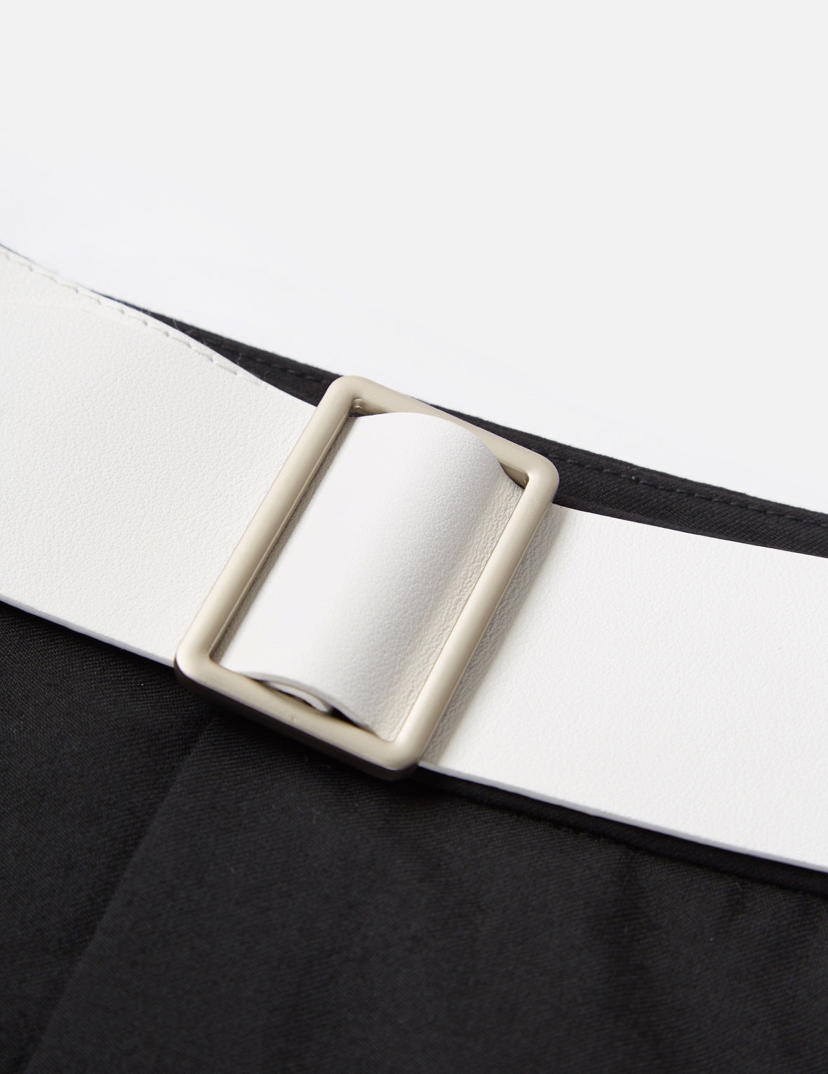 Partial Leather Buckle Belt Shorts - 11