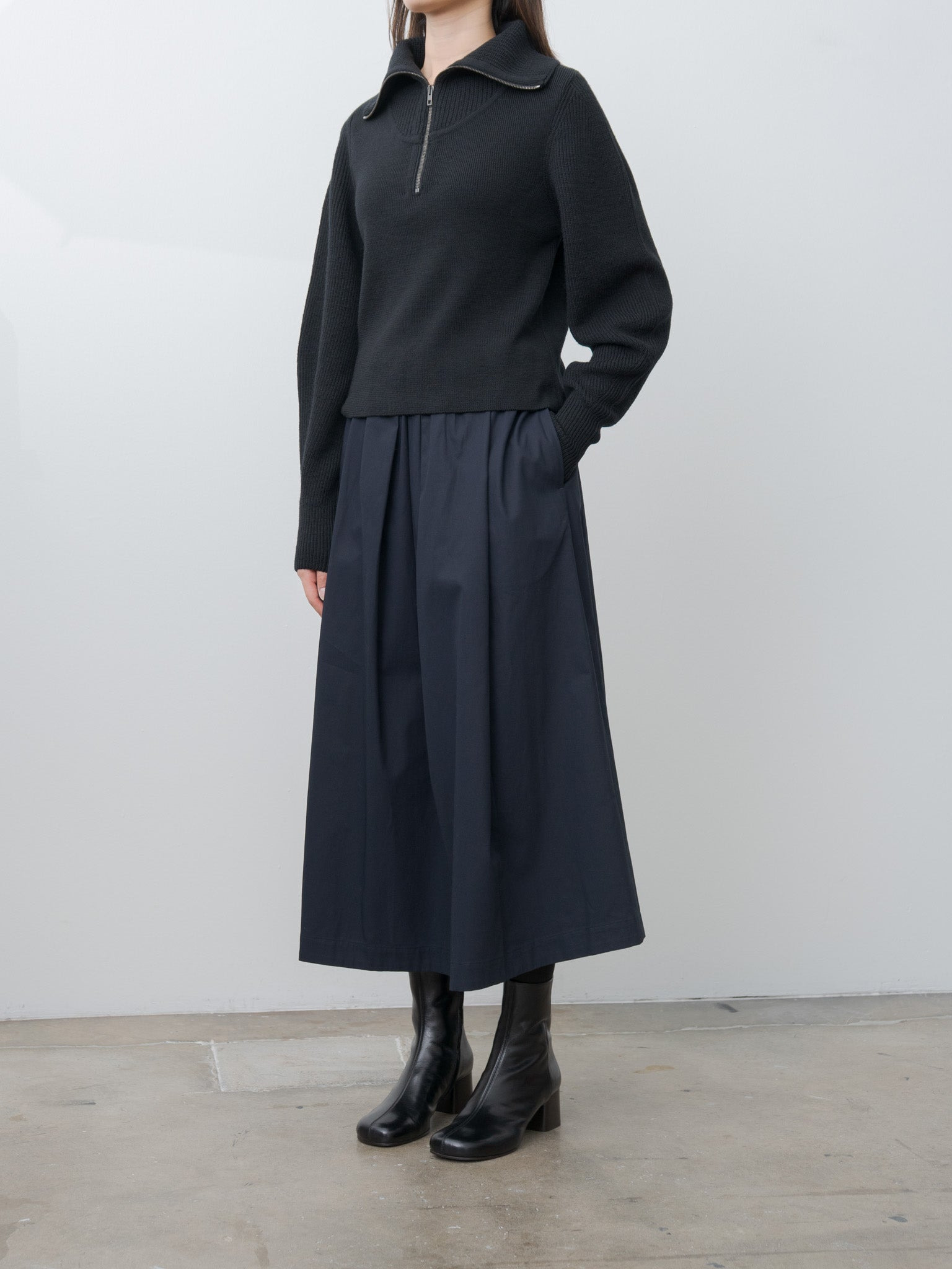 Zipped Sweater - Black - 3