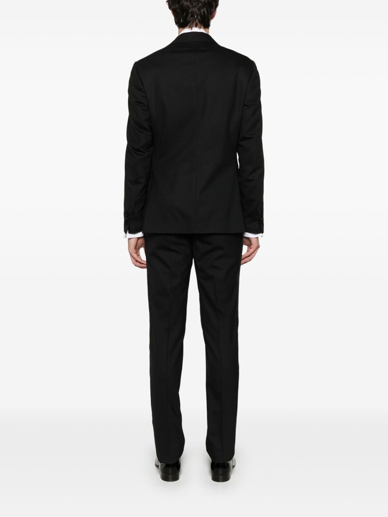 single-breasted suit 3