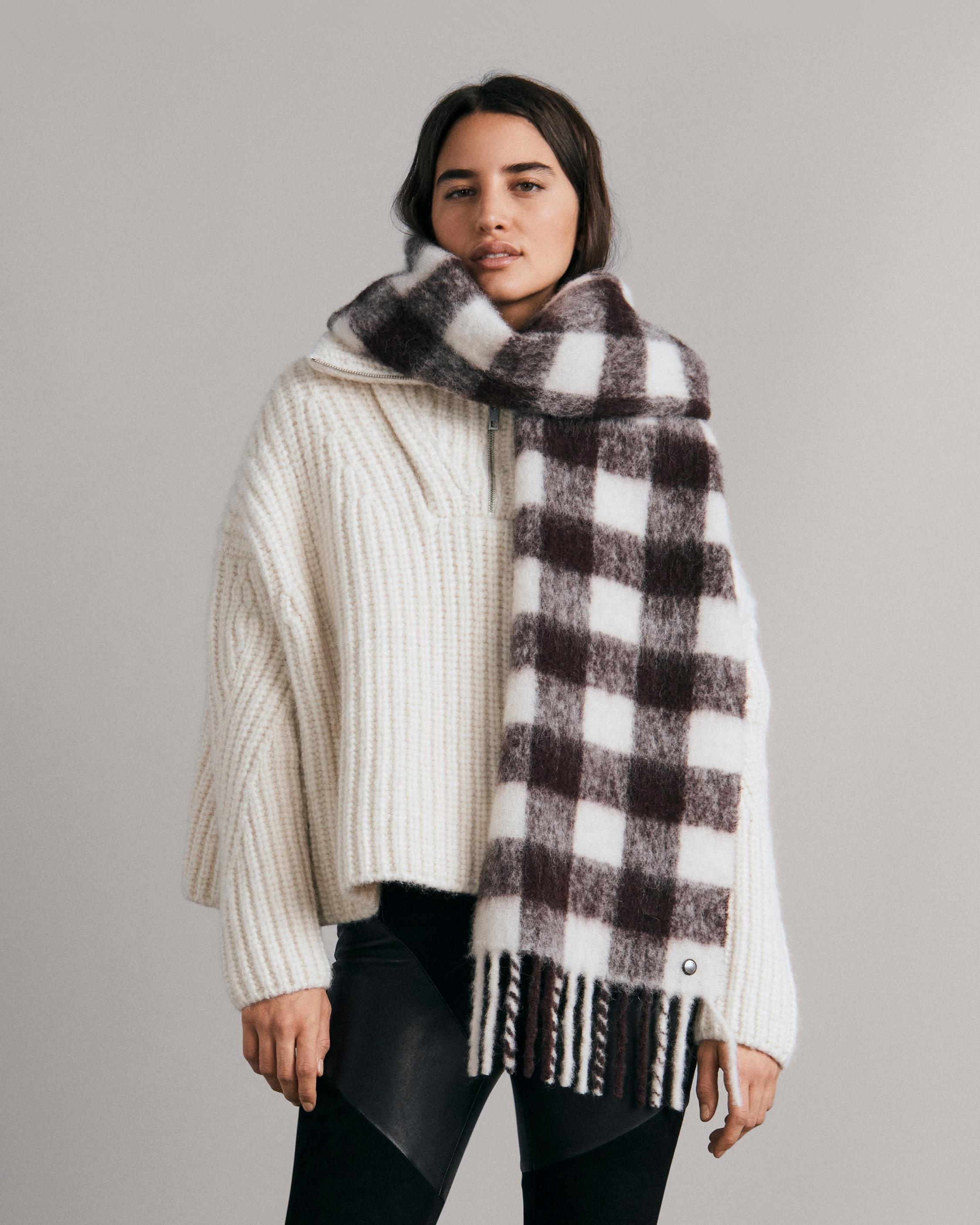 Shire Buffalo Alpaca Scarf
Midweight Scarf - 2