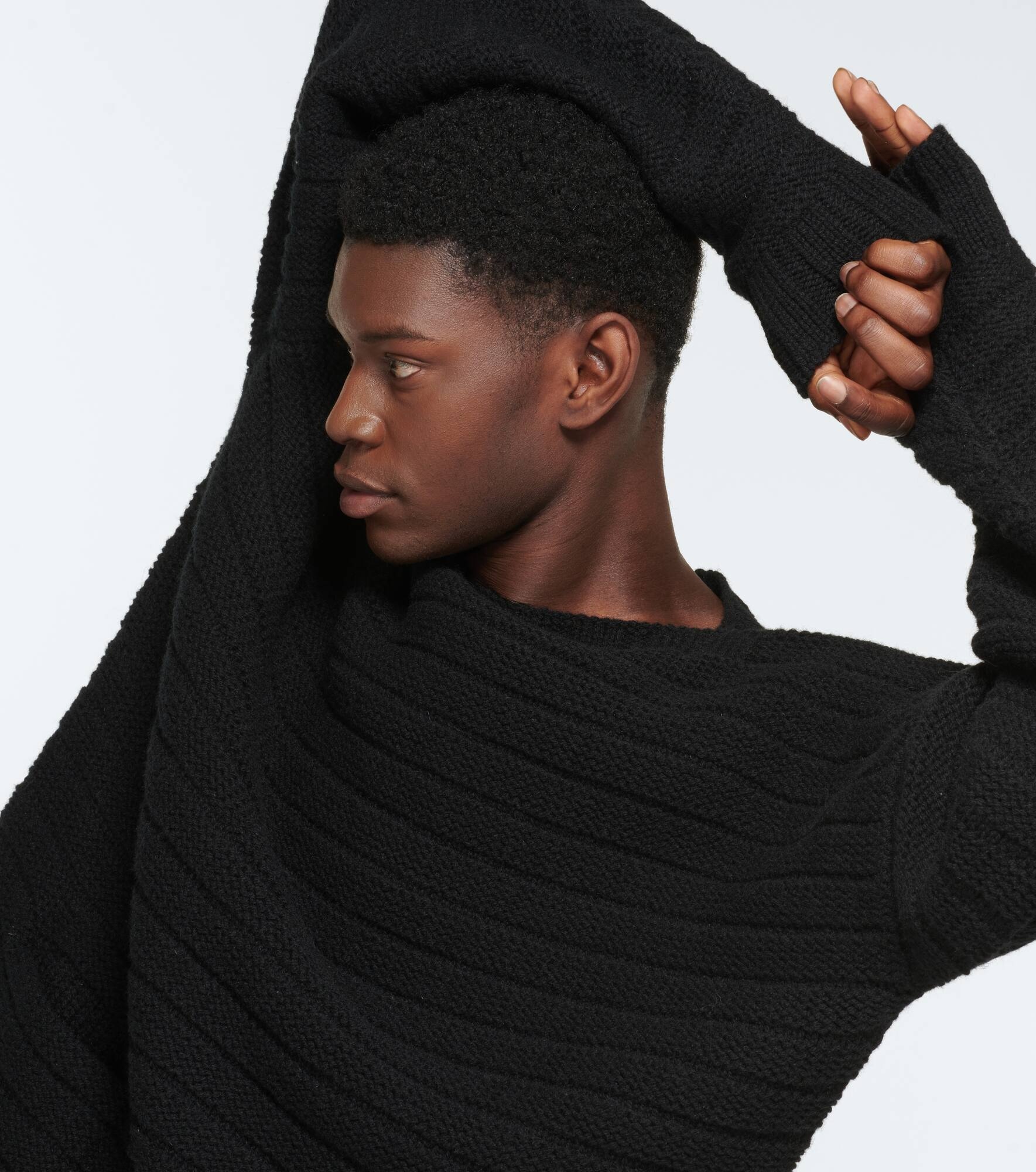 Long-sleeved wool sweater - 6