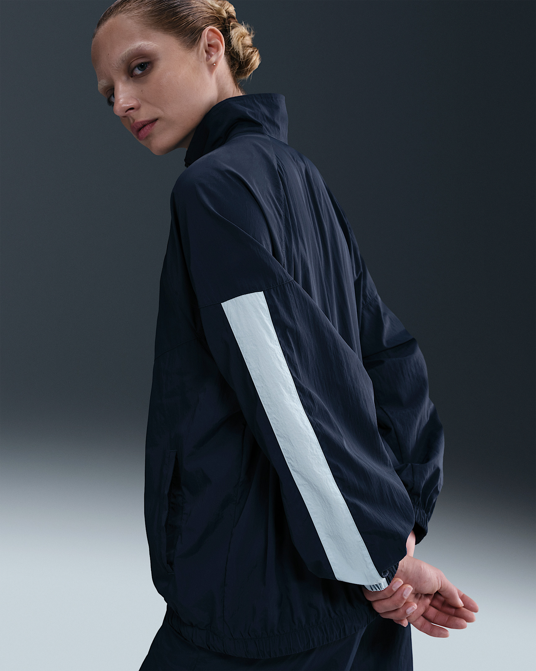 Nike Sportswear Windrunner Women's Oversized Jacket - 2