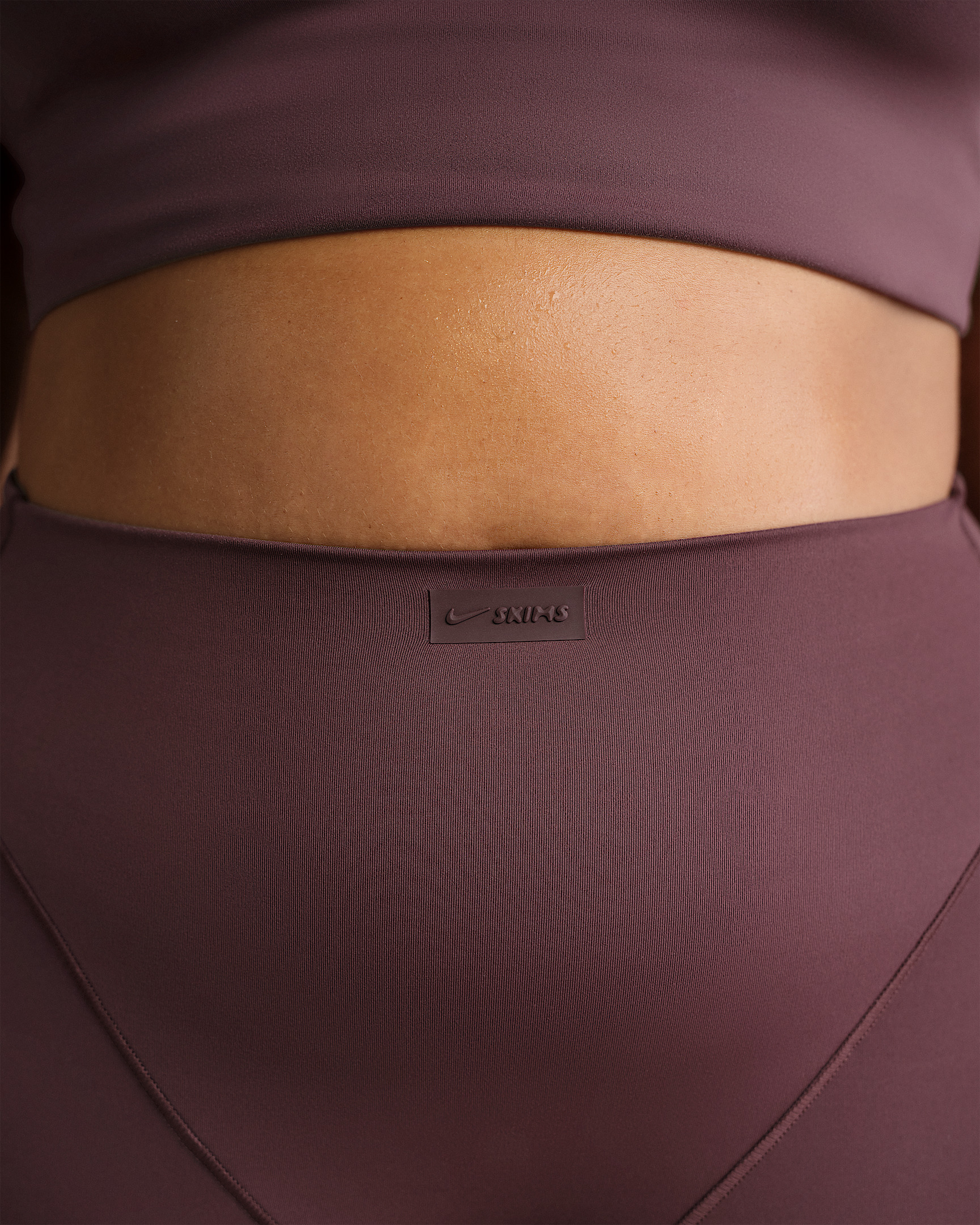 NikeSKIMS Matte Women's High-Waisted V-Line 26" Leggings - 10
