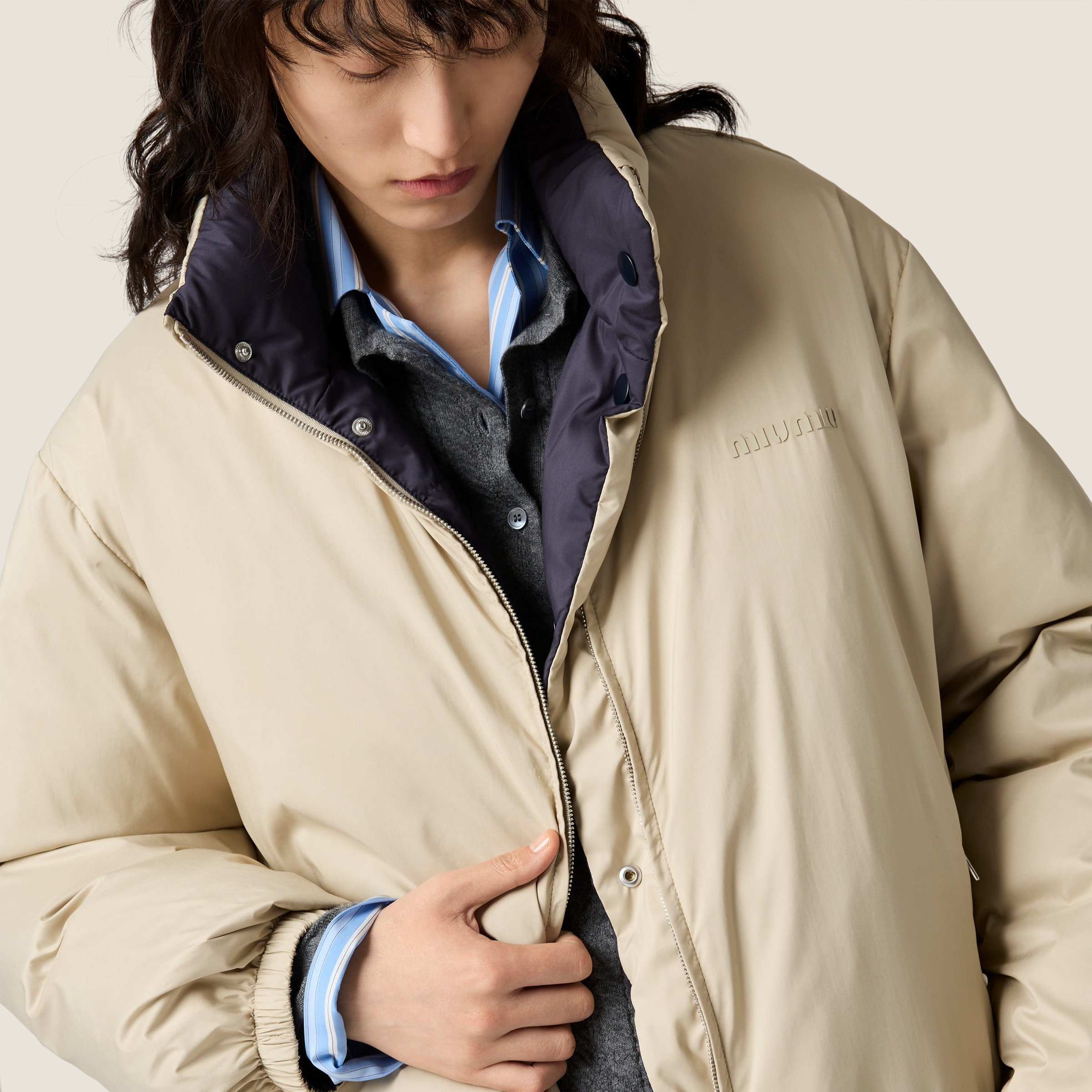 Reversible technical pongé down jacket - 6