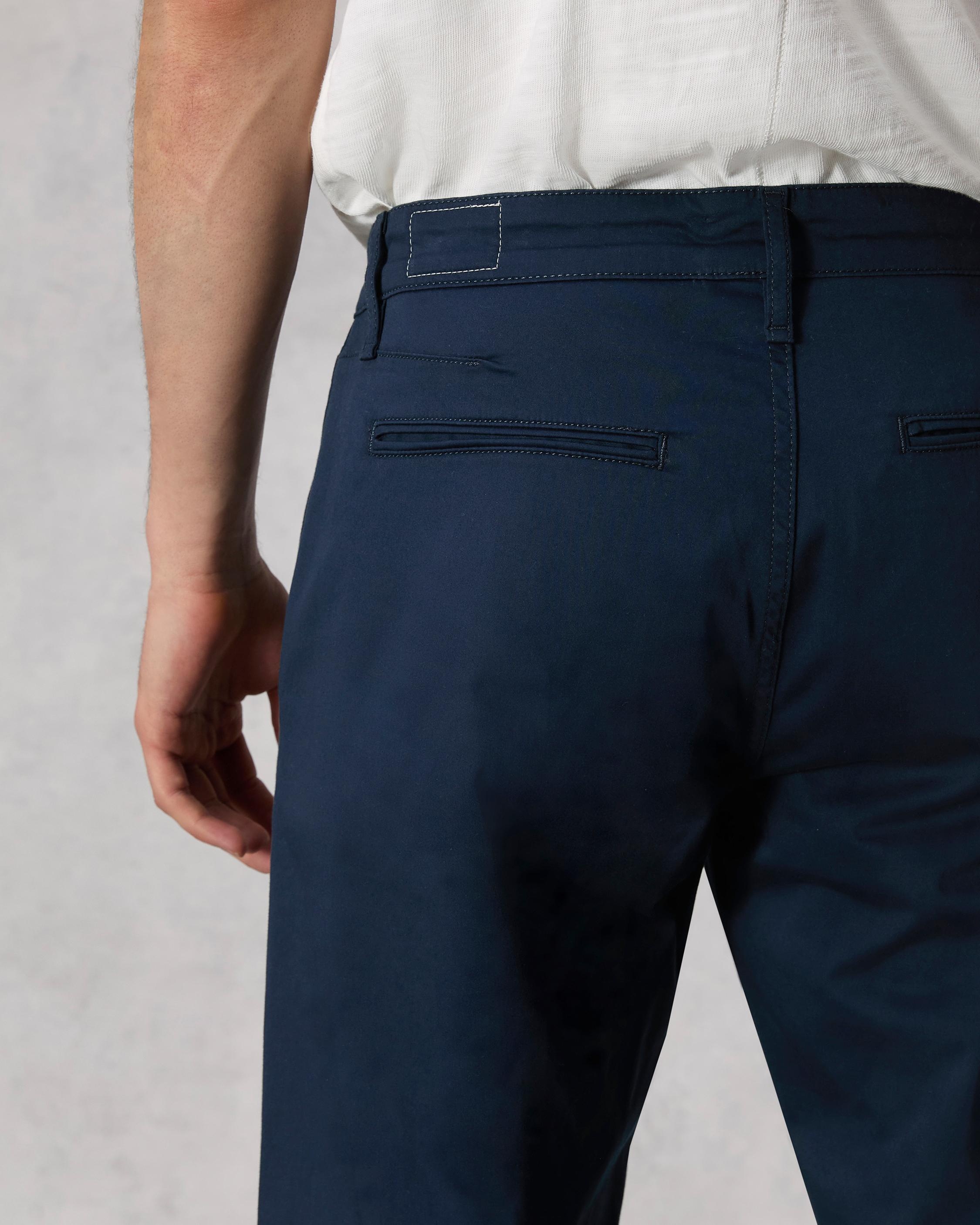 Standard Cotton Chino
Classic Fit - 6