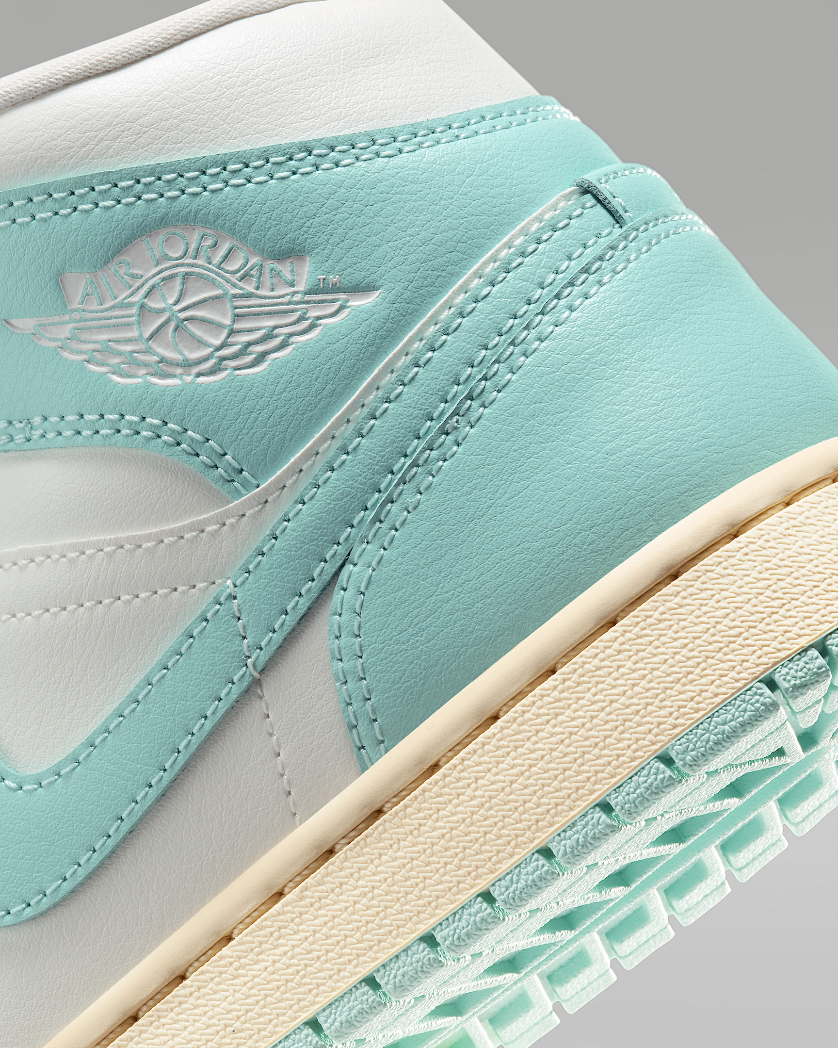 Air Jordan 1 Mid Women's Shoes - 8