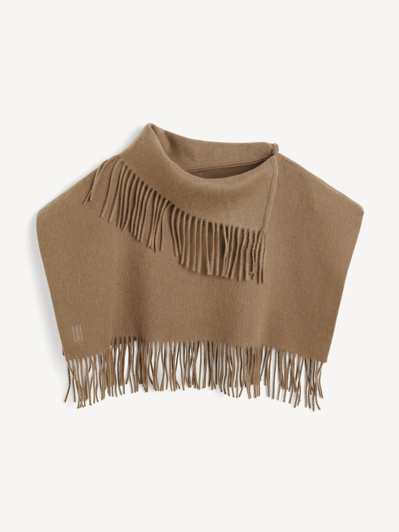 Turtla wool fringe bib 1