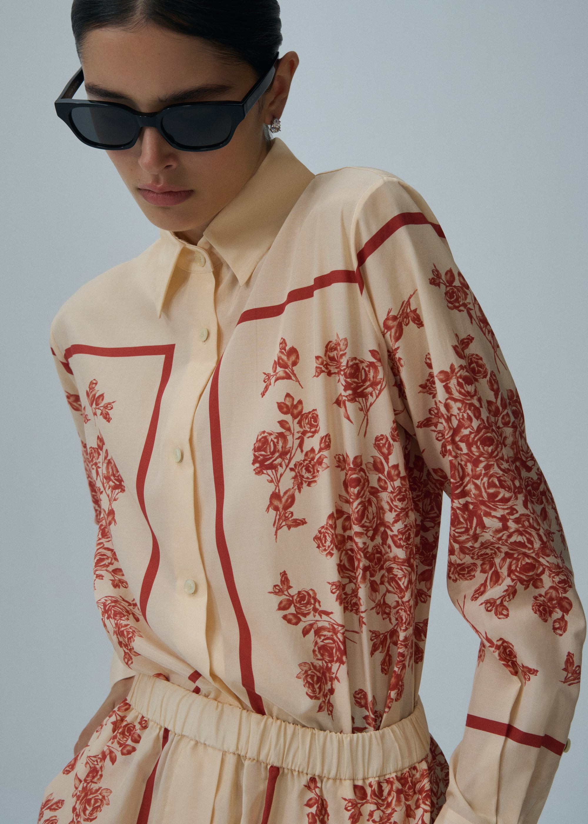 Silk scarf floral print shorts in beige - 4
