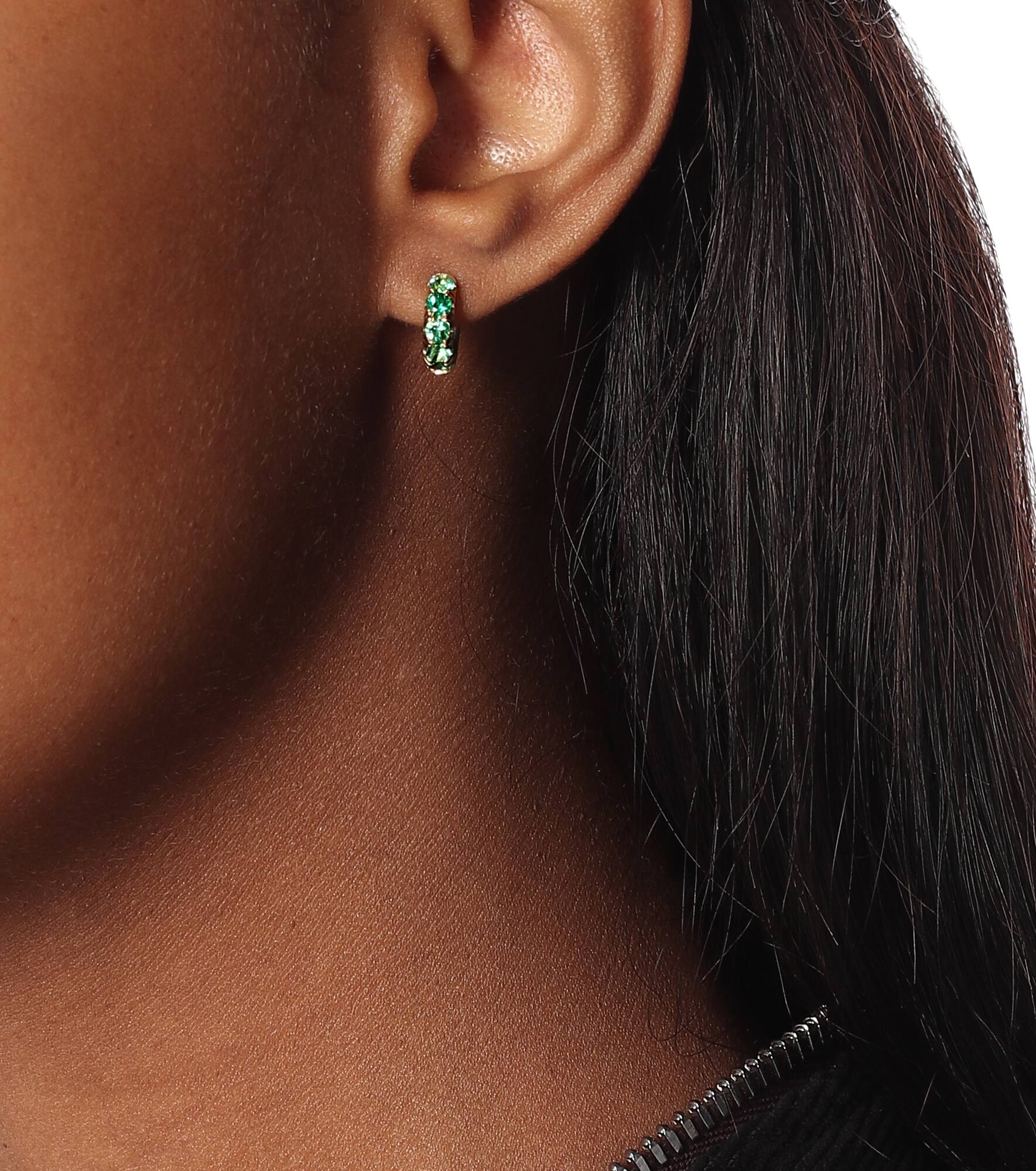 Mini Macro Hoop 18kt gold and emerald single earring - 5