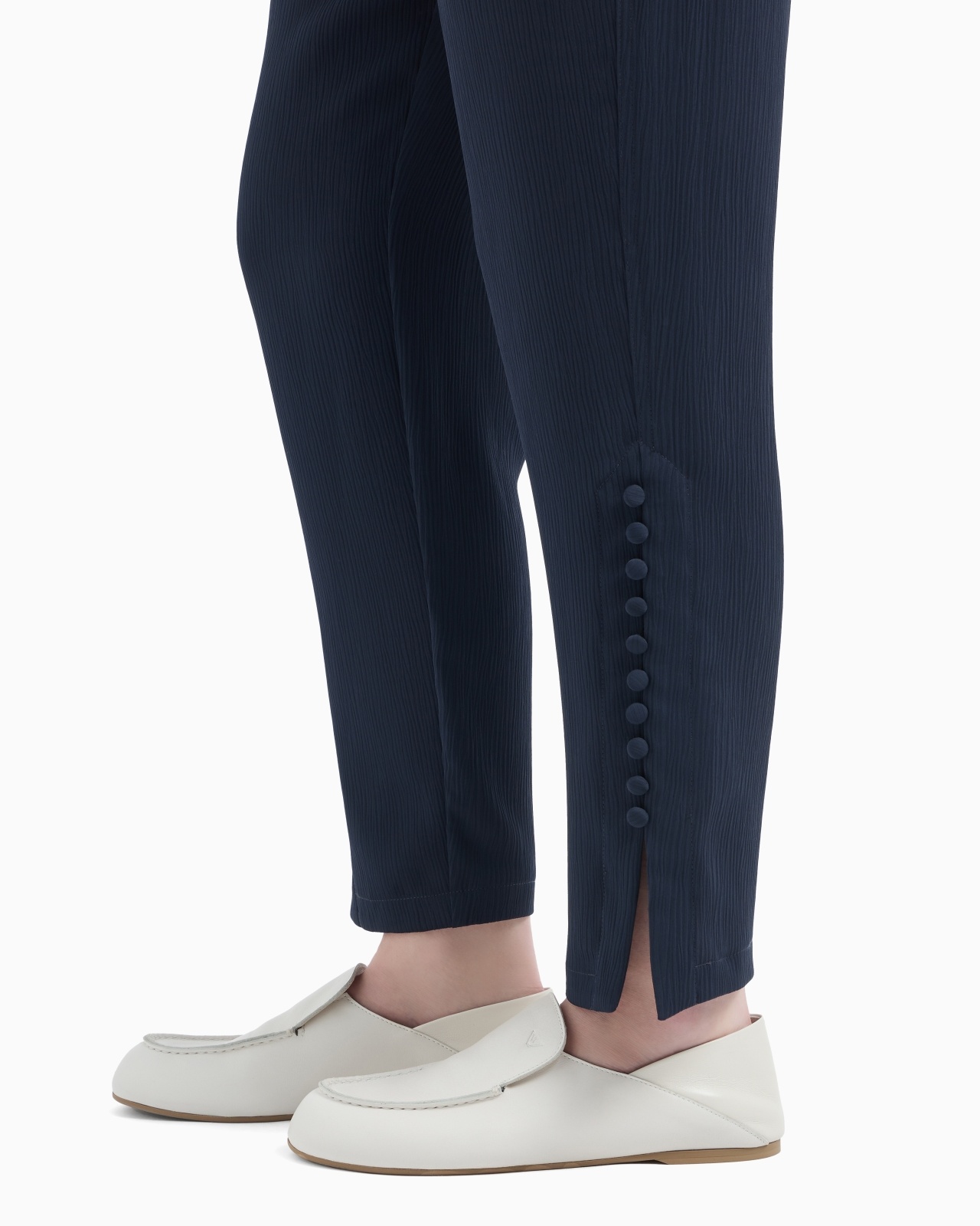 CRÉPON TROUSERS WITH BUTTON DETAIL AT THE HEM - 5