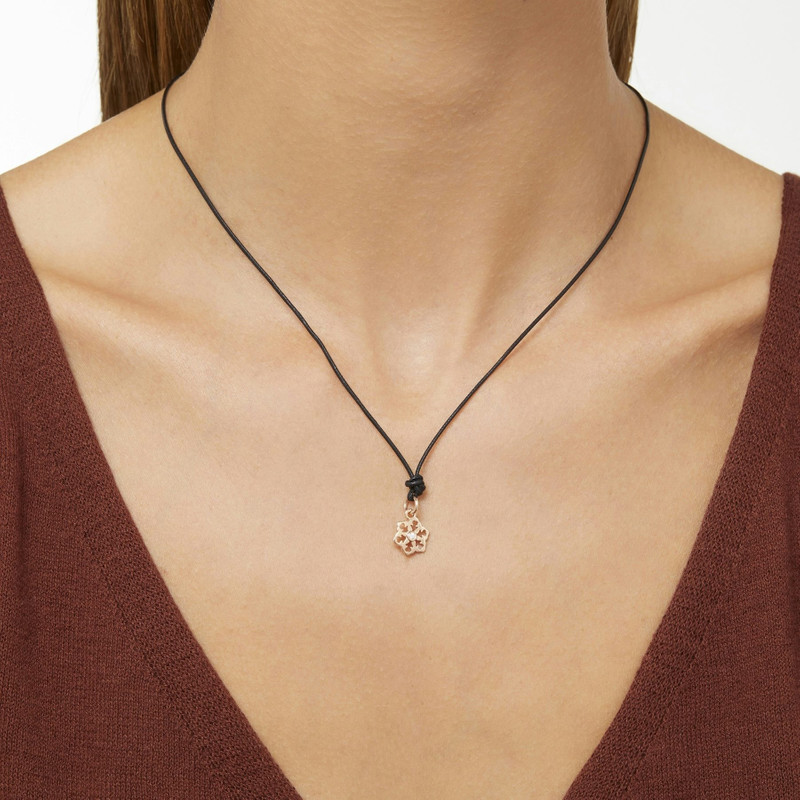 DoDo GOLD & WHITE DIAMOND SNOWFLAKE CHARM outlook
