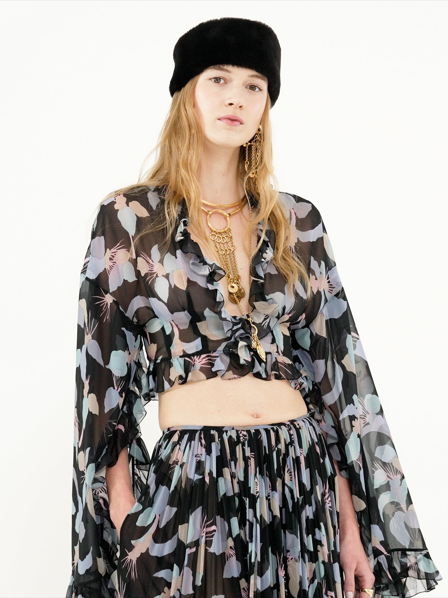 CROPPED V-NECK TOP IN SILK GEORGETTE - 5