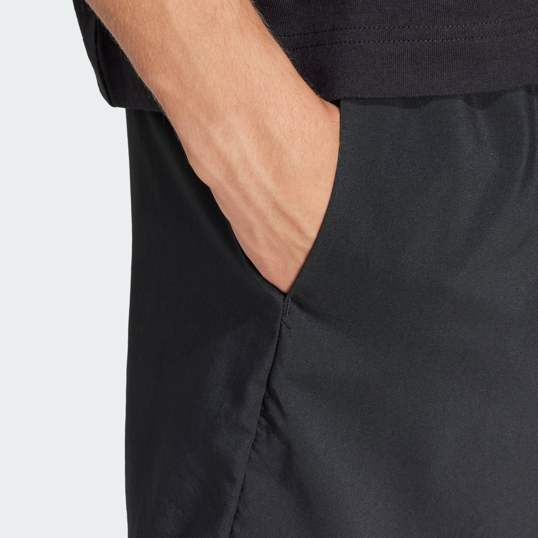 Essentials Small Logo Cargo Chelsea Shorts - 5