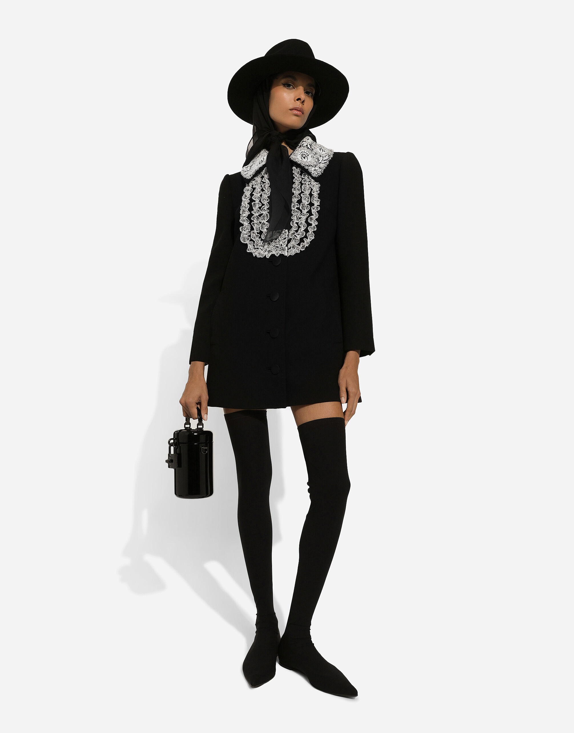 Short wool coat with lace details - 9