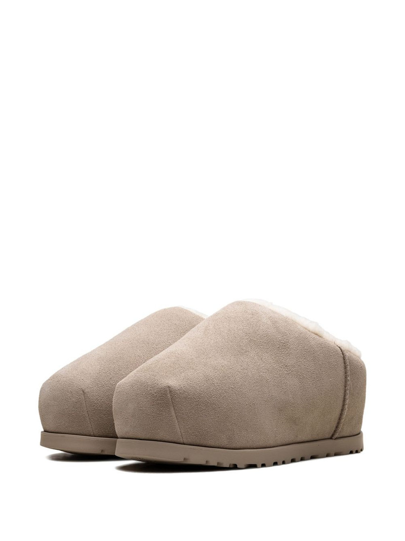 UGG Pumped mules outlook