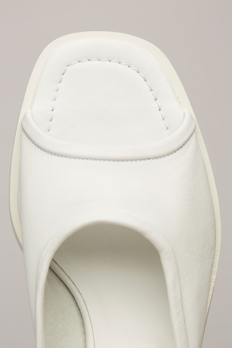 Open-toe leather mules white/white 6